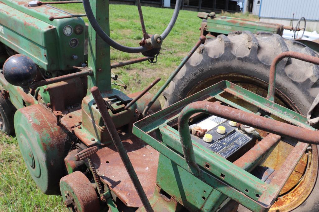 JOHN DEERE B, WF, ENGINE IS STUCK, STEERING IS BROKE, FOR PARTS OR REPAIR,