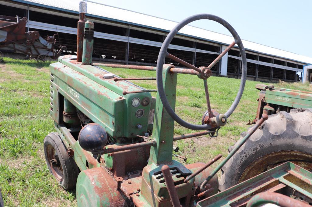 JOHN DEERE B, WF, ENGINE IS STUCK, STEERING IS BROKE, FOR PARTS OR REPAIR,