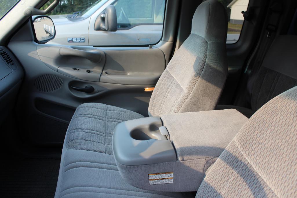 **1998 FORD F-150 XLT V-8, 4X4, 3 DOOR EXT CAB, ALUM WHEELS, CLOTH INTERTIOR, AUTO TRANS, MATCHING