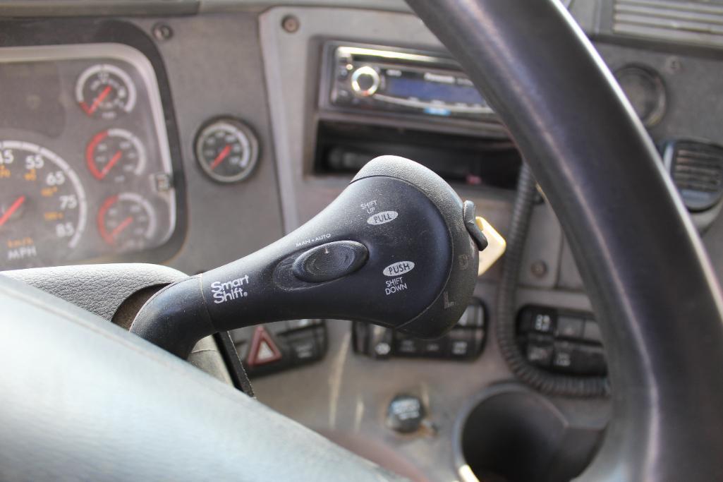 *** 2009 Freightliner Cascadia Day Cab Semi Tractor, SmartShift Trans, Mercedes Engine