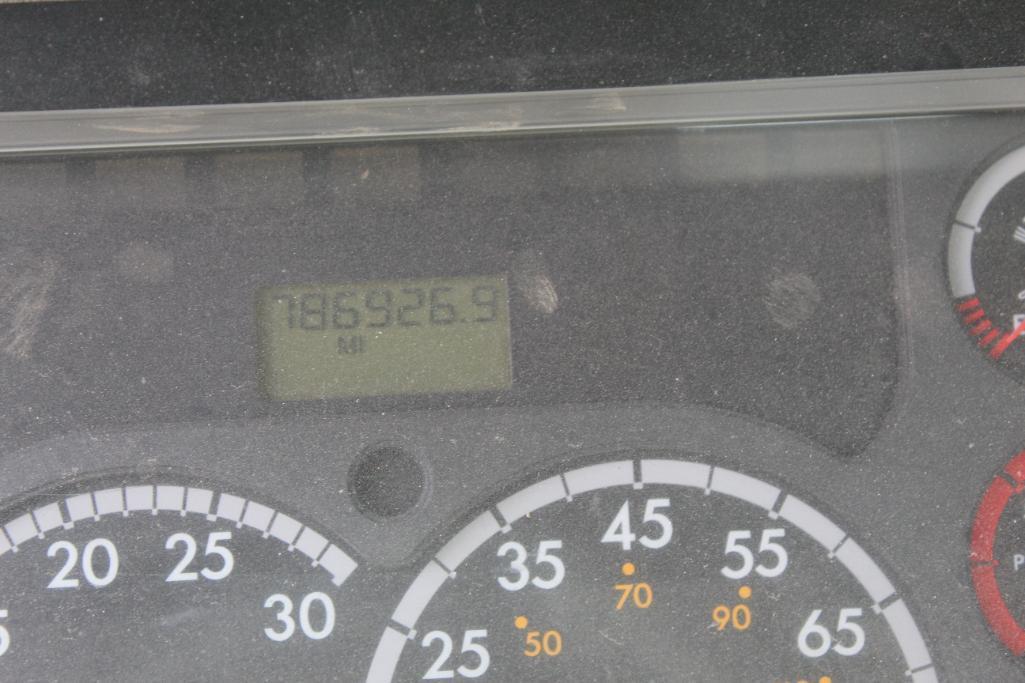 *** 2009 Freightliner Cascadia Day Cab Semi Tractor, SmartShift Trans, Mercedes Engine