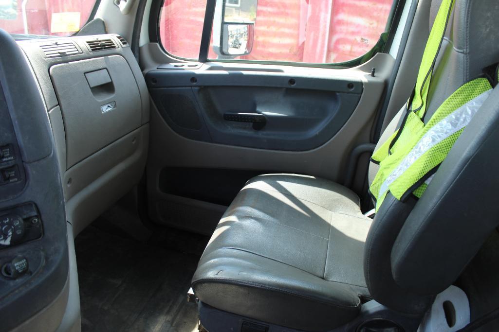 *** 2009 Freightliner Cascadia Day Cab Semi Tractor, SmartShift Trans, Mercedes Engine