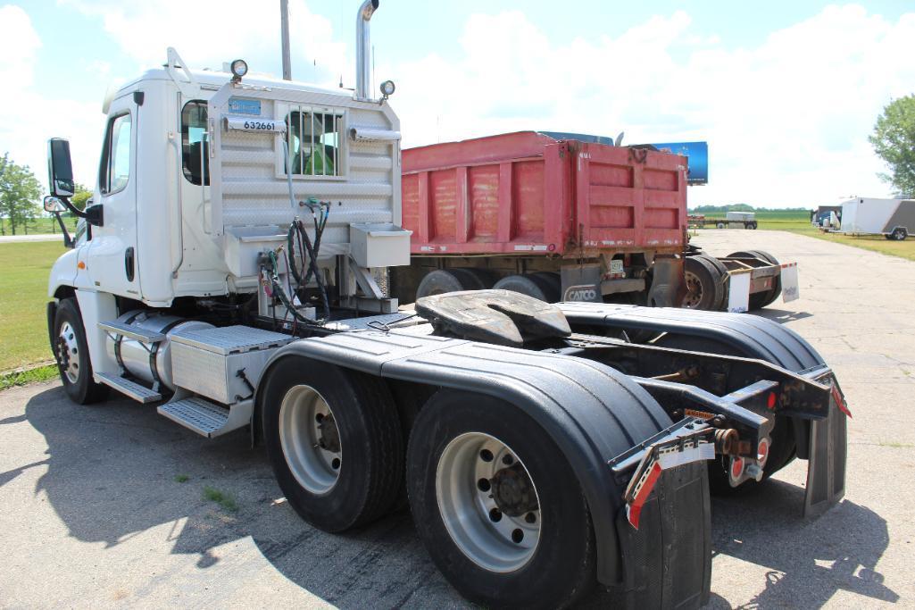 *** 2009 Freightliner Cascadia Day Cab Semi Tractor, SmartShift Trans, Mercedes Engine