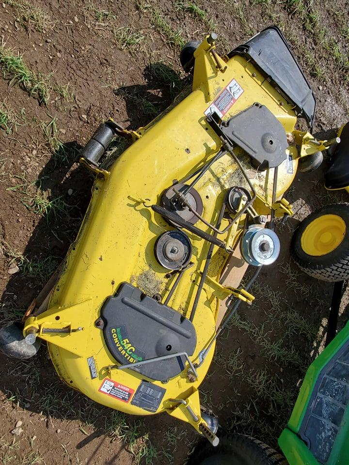 John Deere GX345 Lawn And Garden Tractor With 407.2 Hours