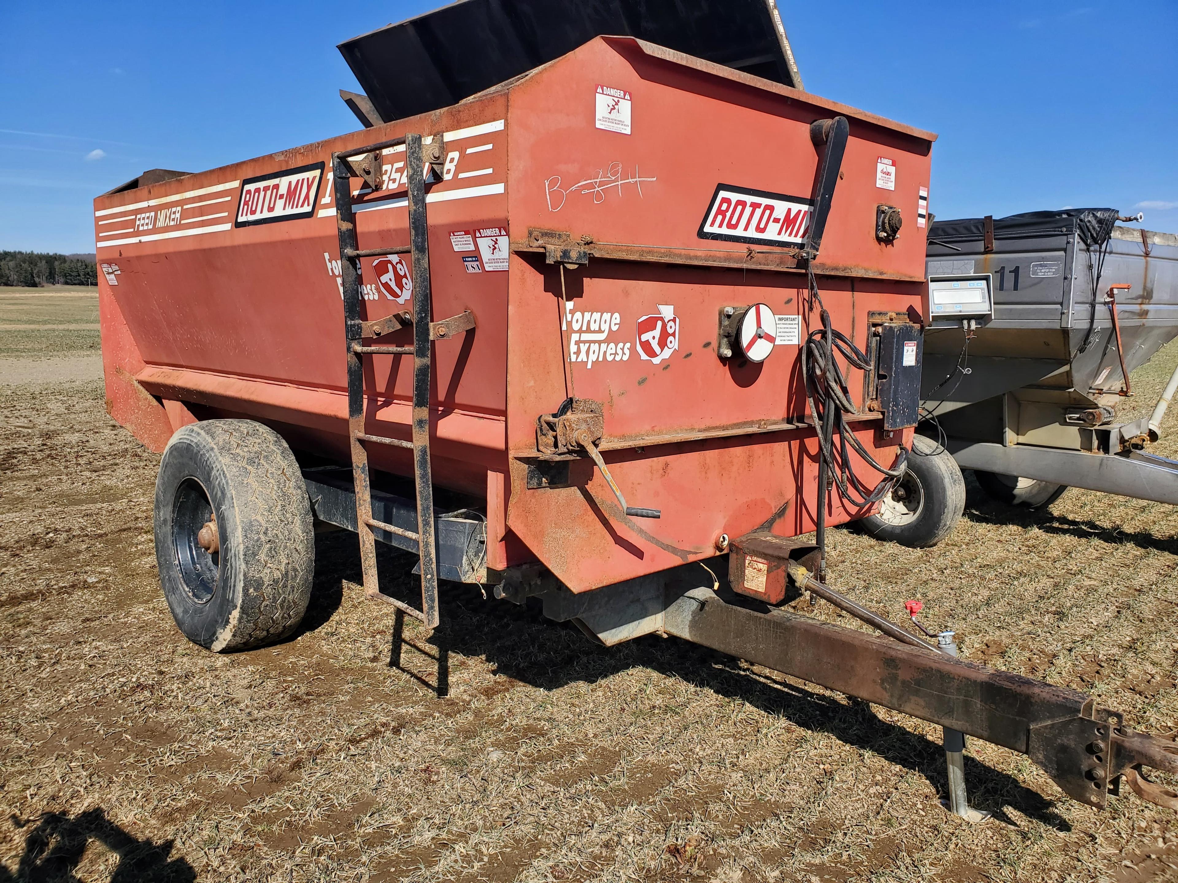 Roto- Mix 354-12B Reek Mixer with Digi Star EZ View 150 Digital Scales