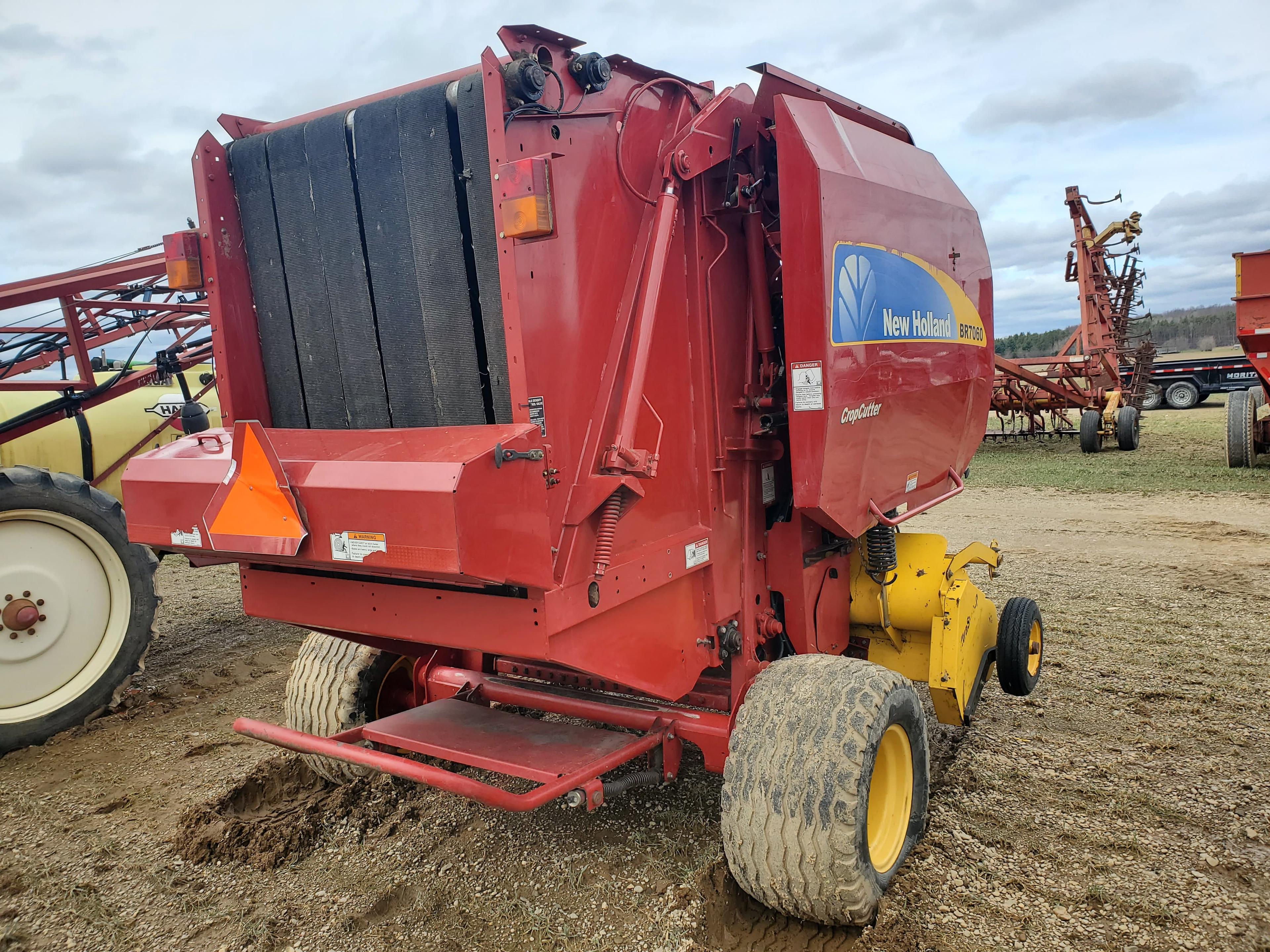 2011 New Holland BR7060 Round Baler
