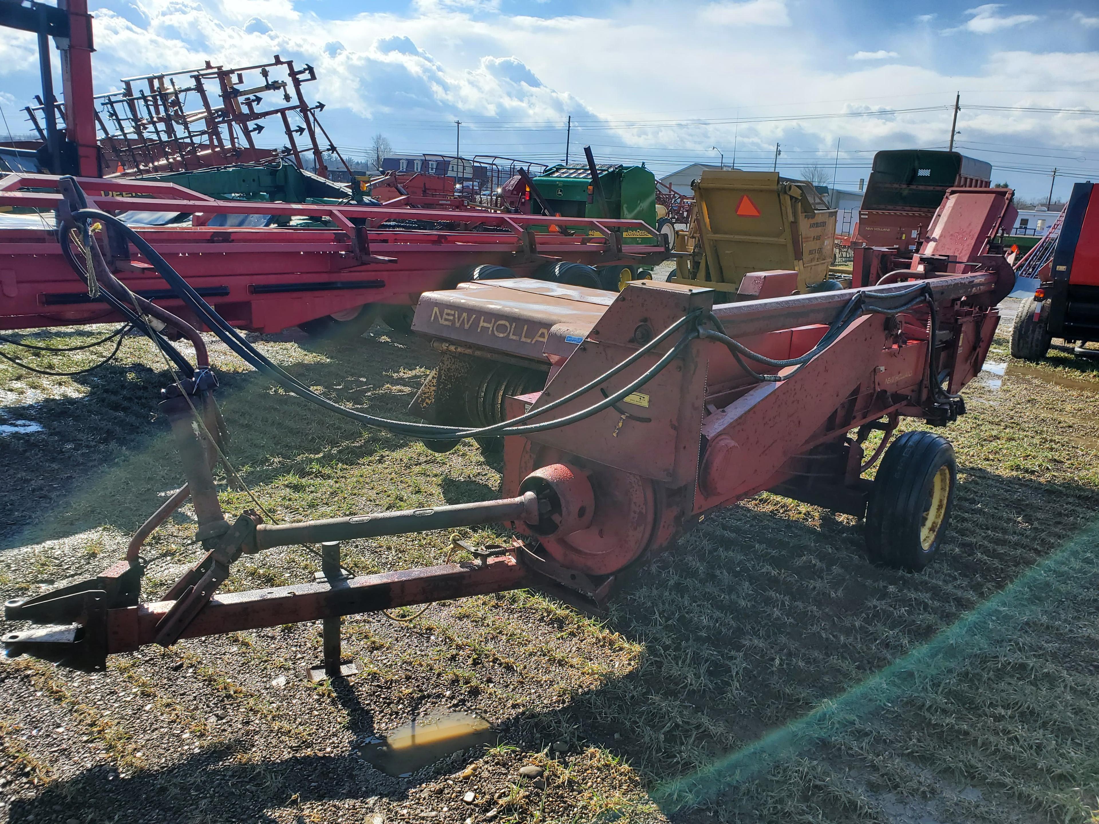New Holland 273 Baler with Model 70 Thrower