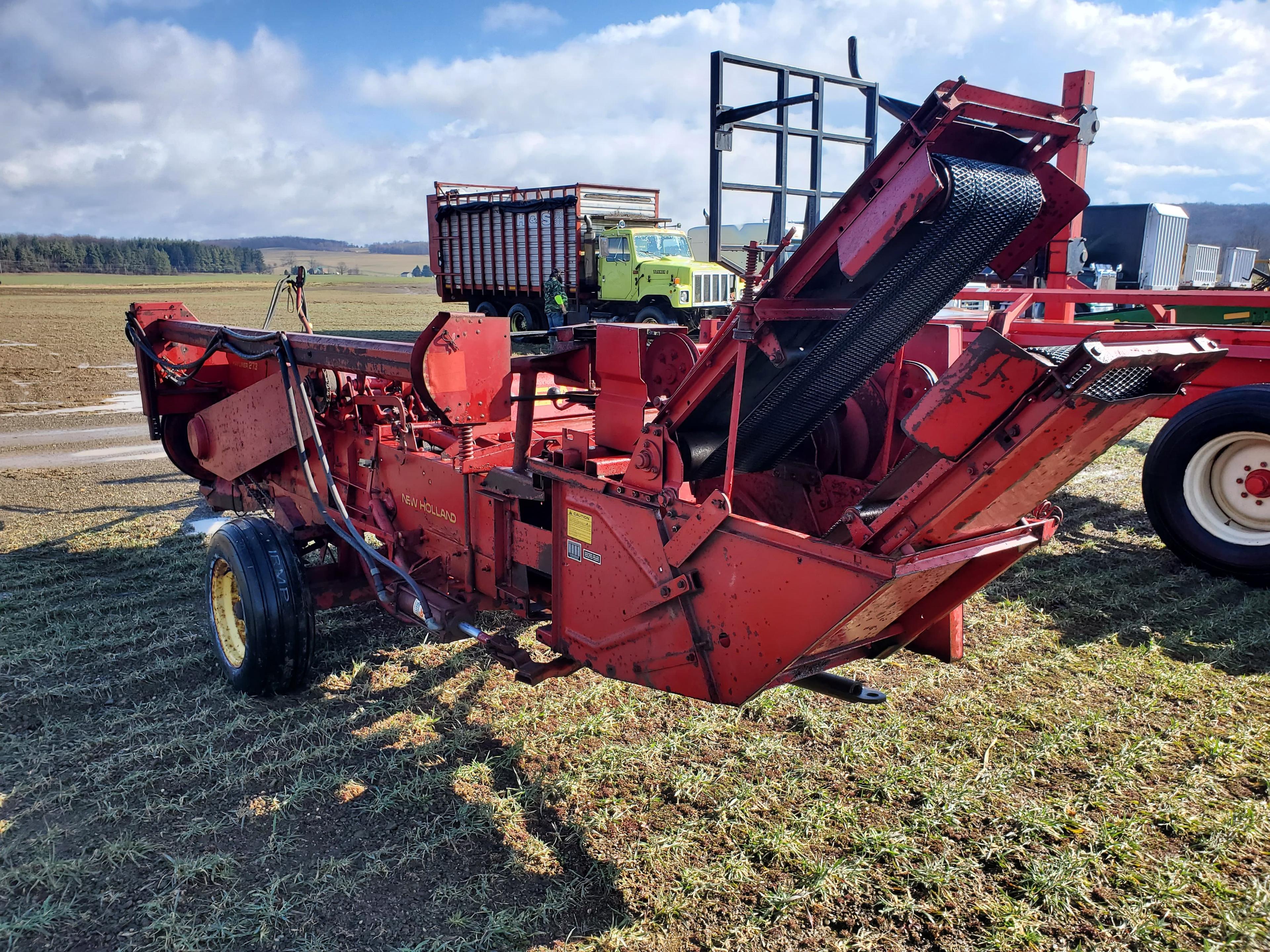 New Holland 273 Baler with Model 70 Thrower
