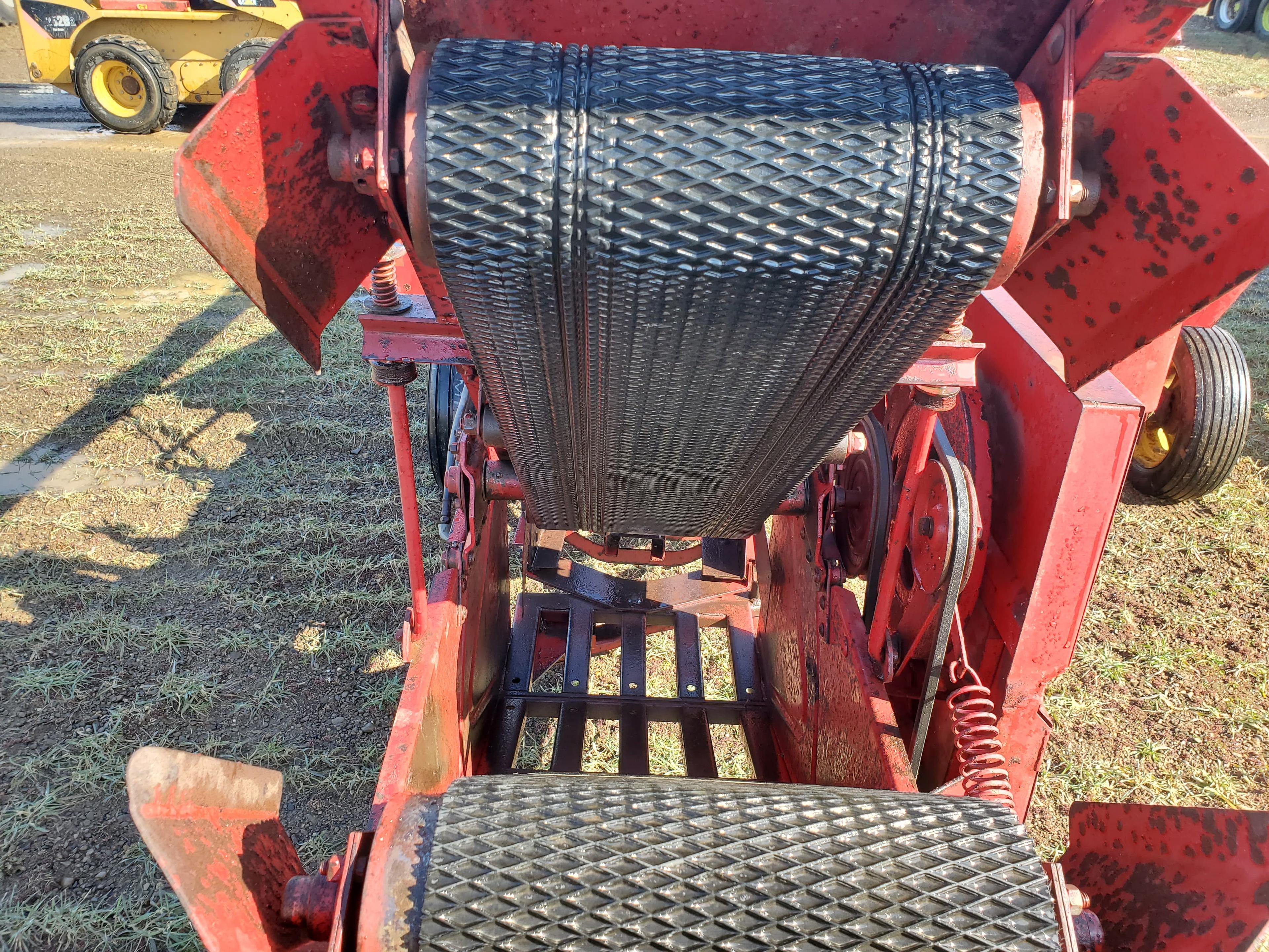 New Holland 273 Baler with Model 70 Thrower