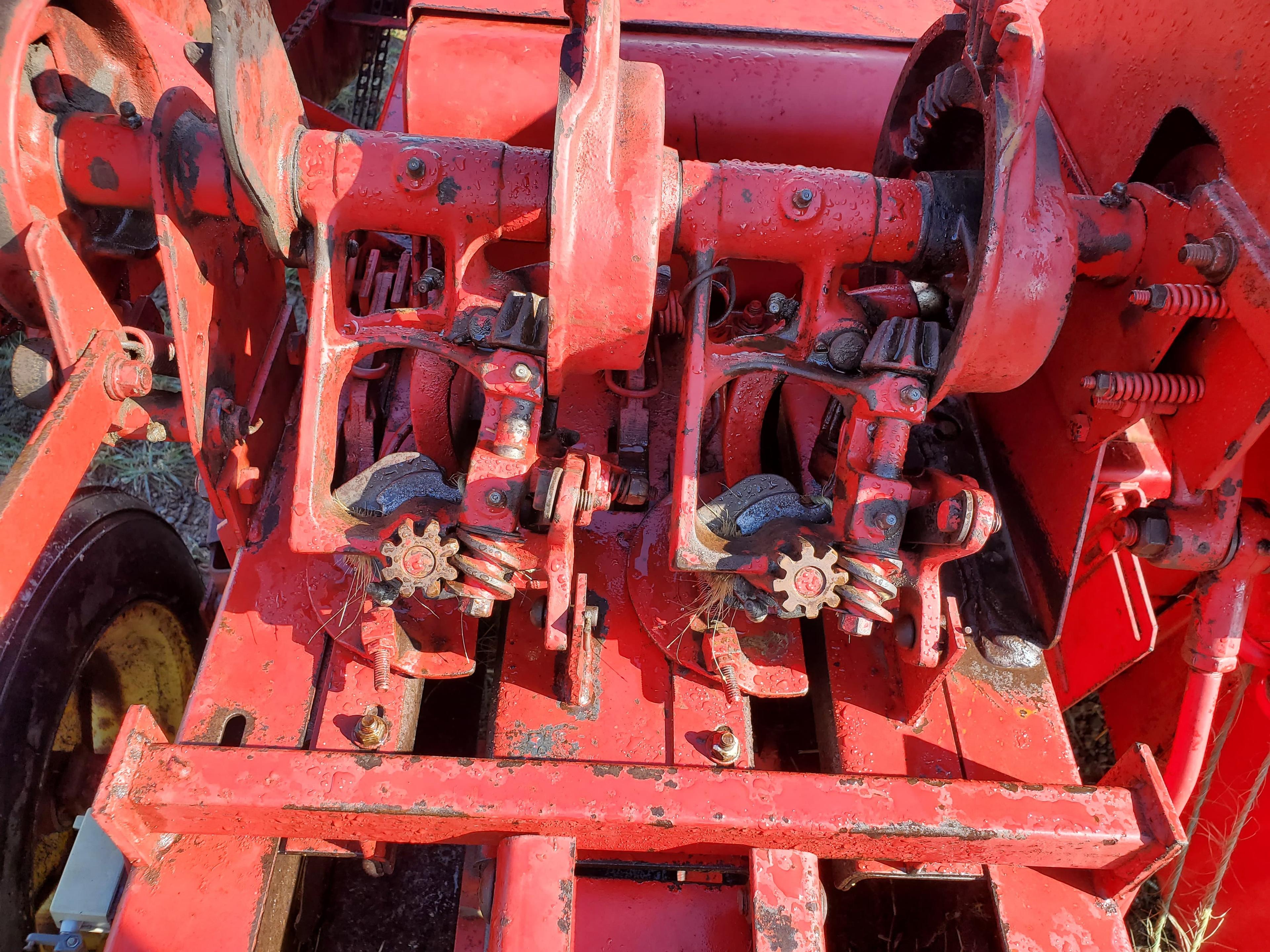 New Holland 273 Baler with Model 70 Thrower