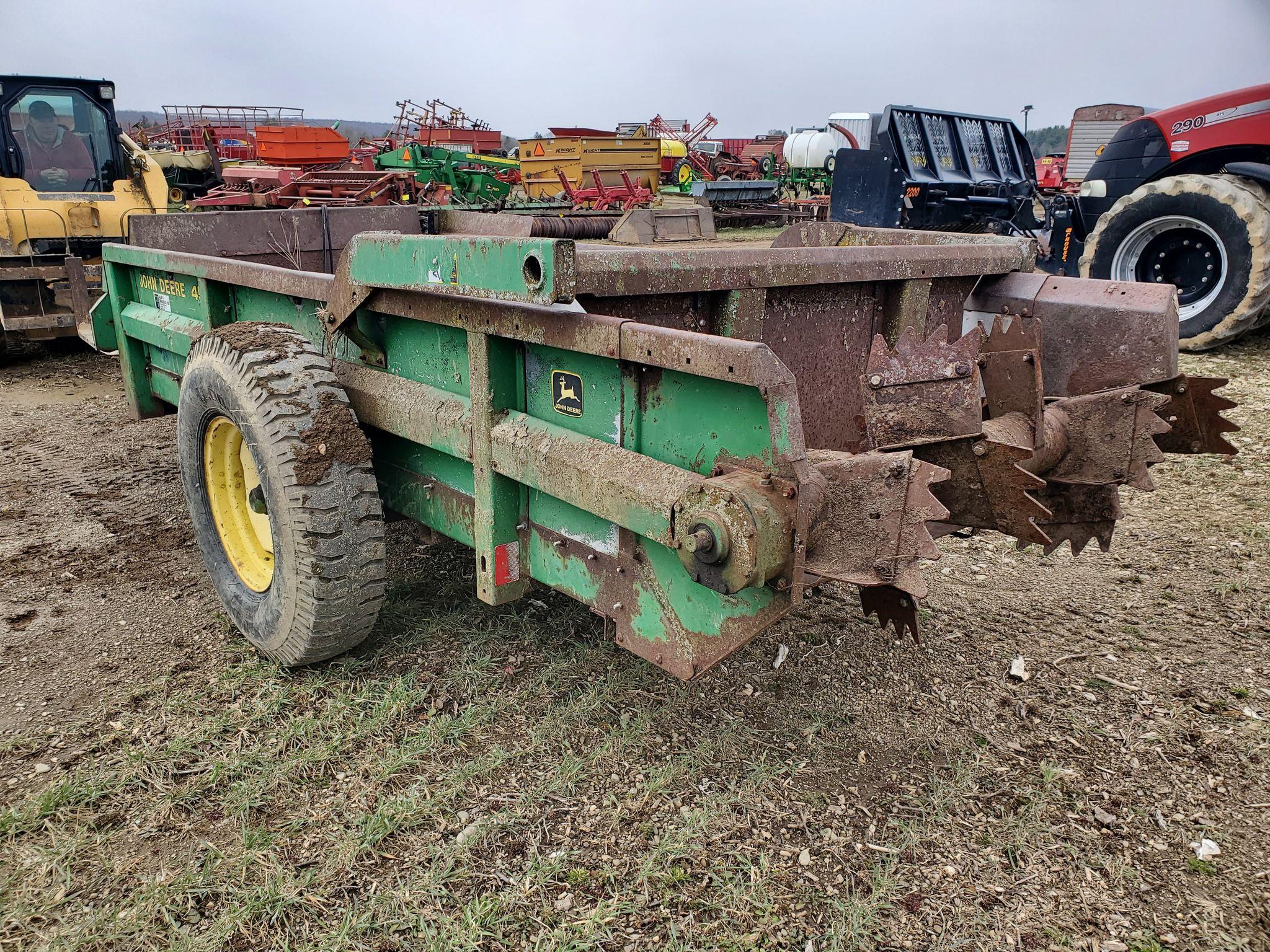JD 450 Hydra Push Manure Spreader with Hydraulic Endgate