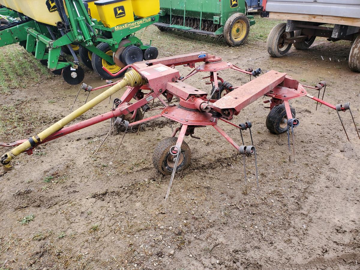 New Holland 162  4 Rotor Hay Tedder