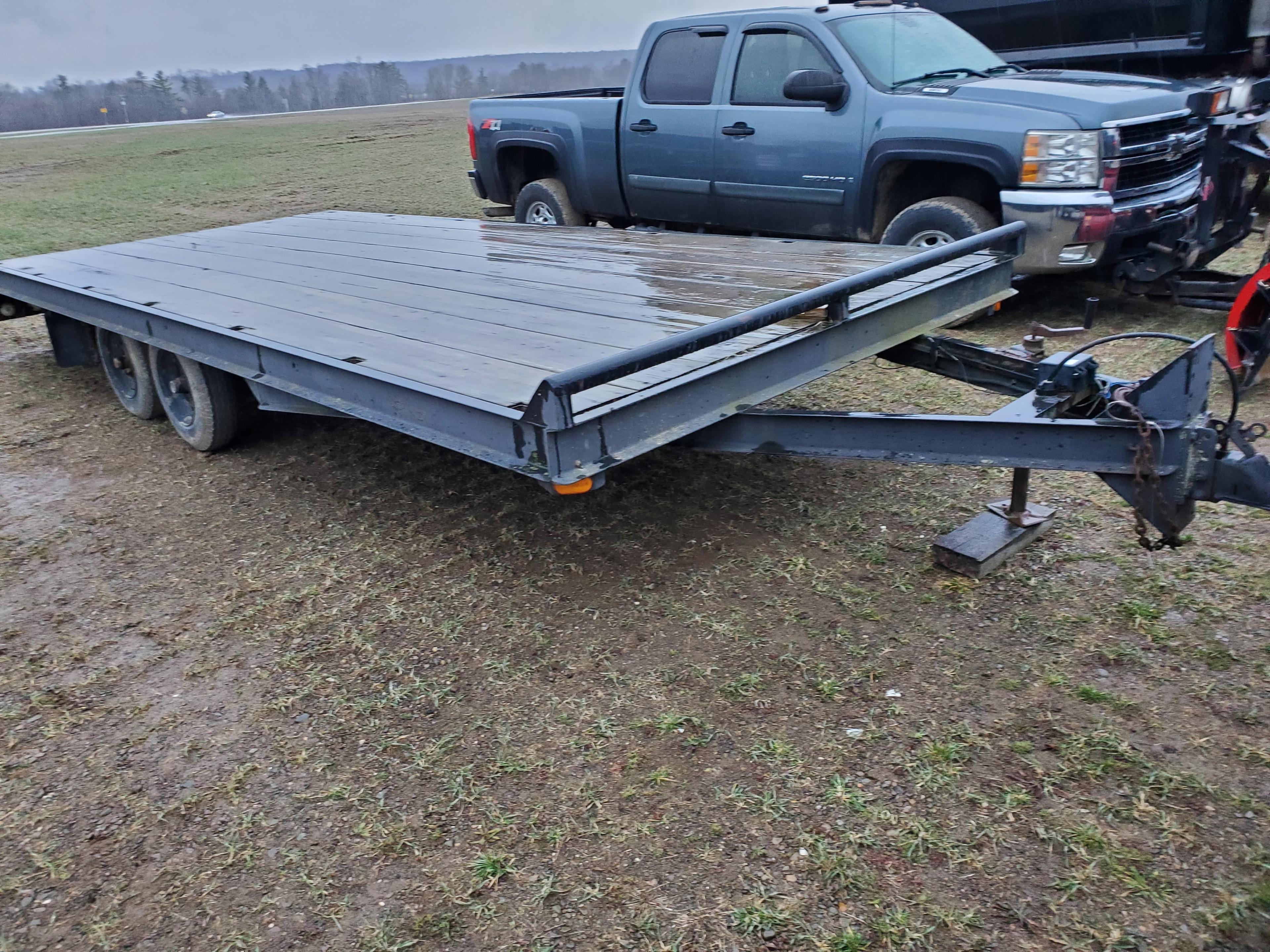 Wards 20' Bumper Hitch Deck Over Trailer With Pull Out Ramps