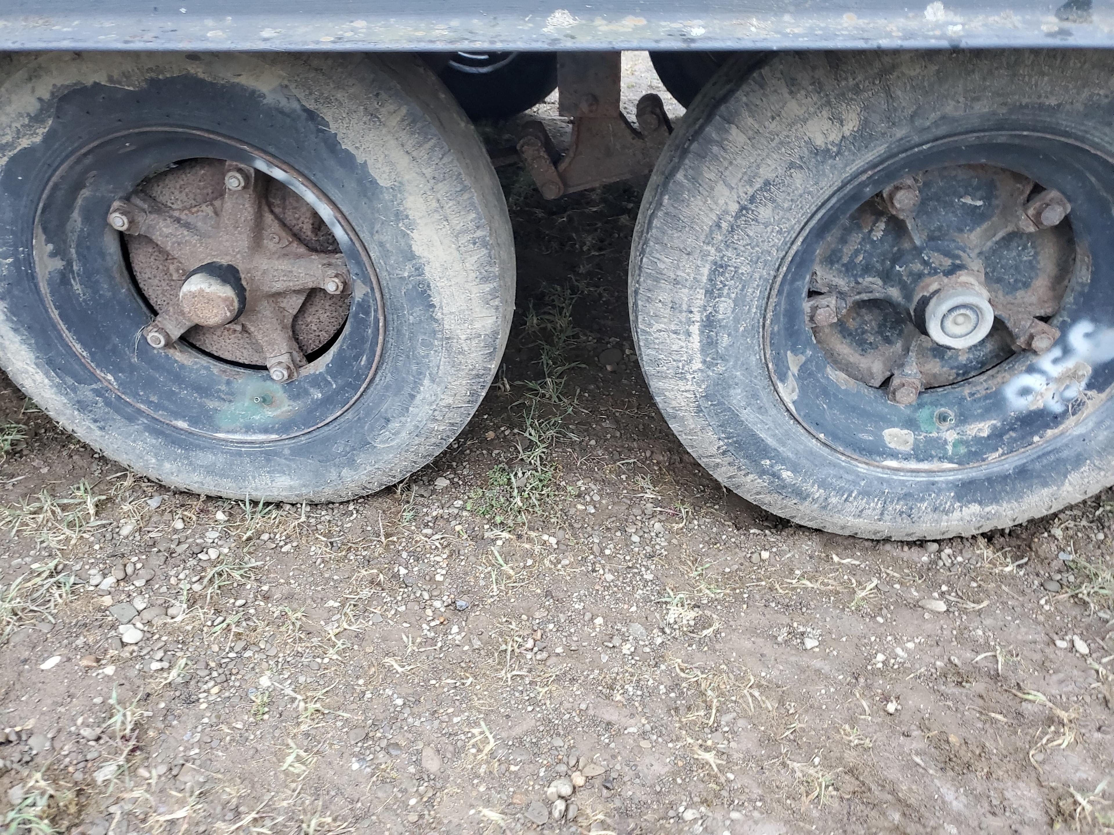 Wards 20' Bumper Hitch Deck Over Trailer With Pull Out Ramps