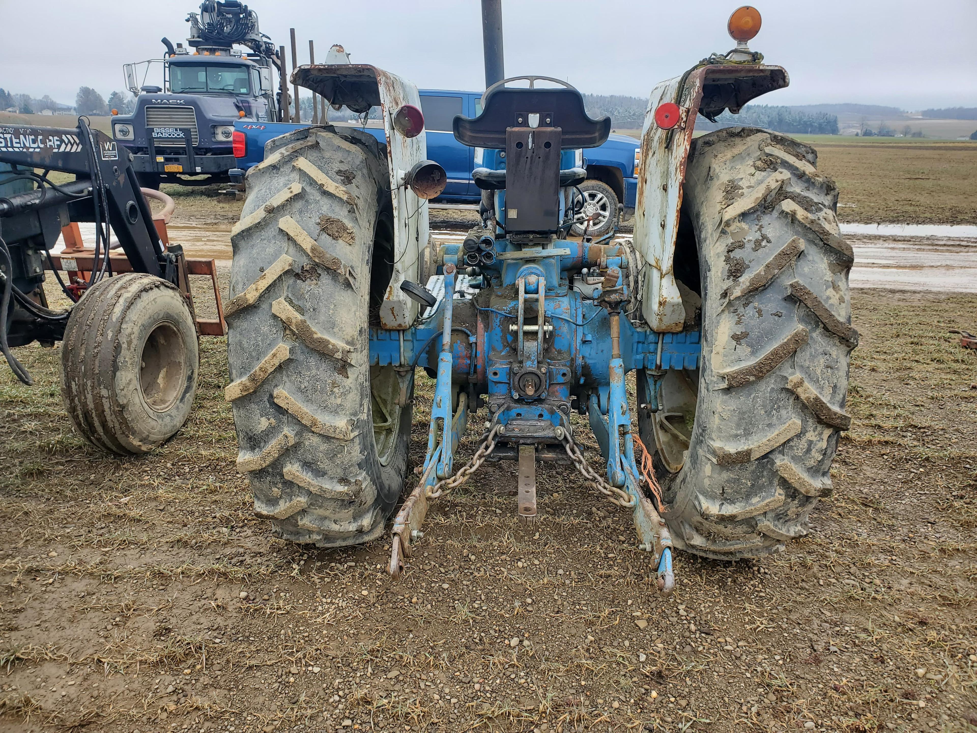 Ford 7600 2 Wheel Drive Open Station Tractor