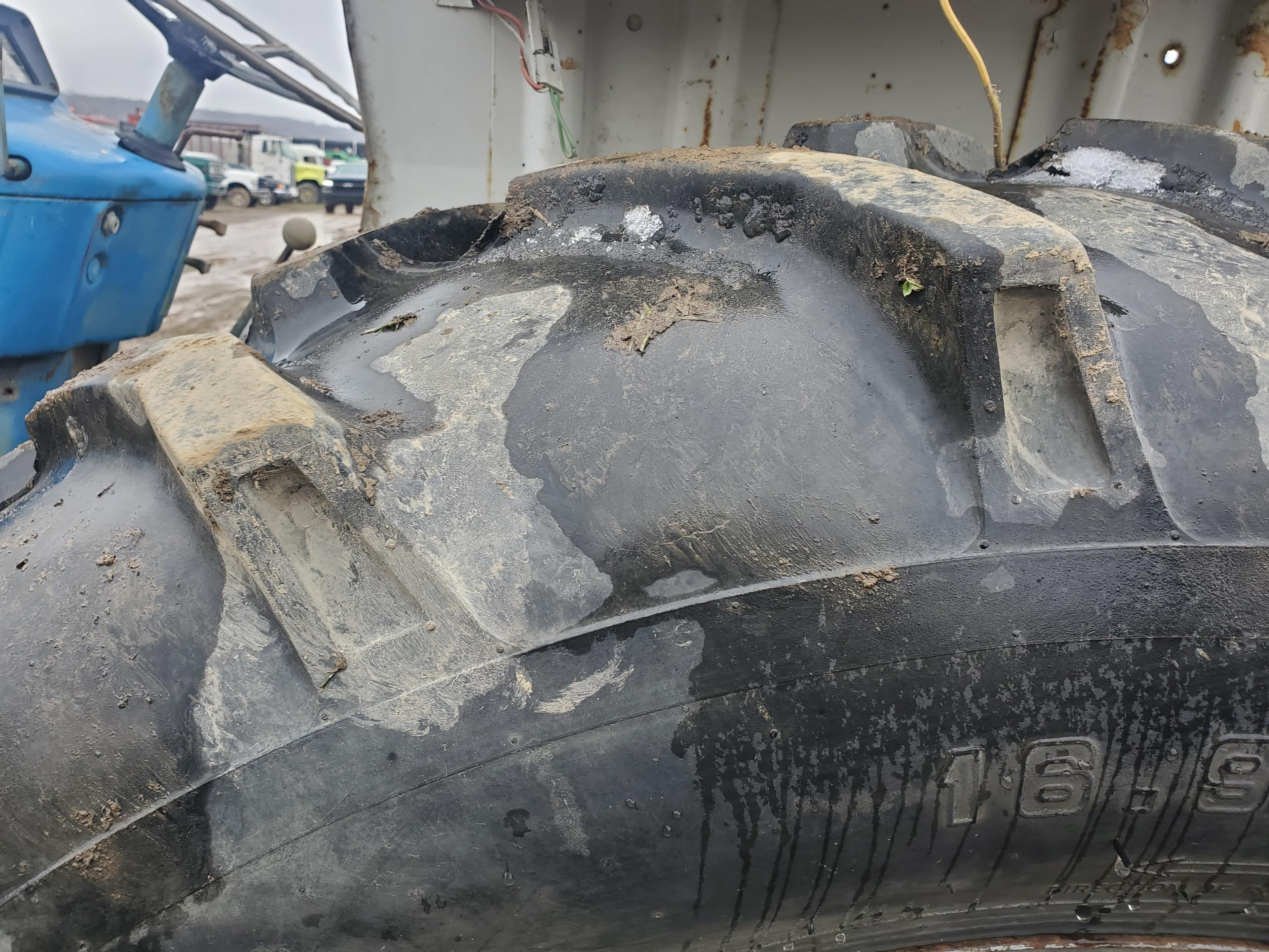 Ford 7600 2 Wheel Drive Open Station Tractor