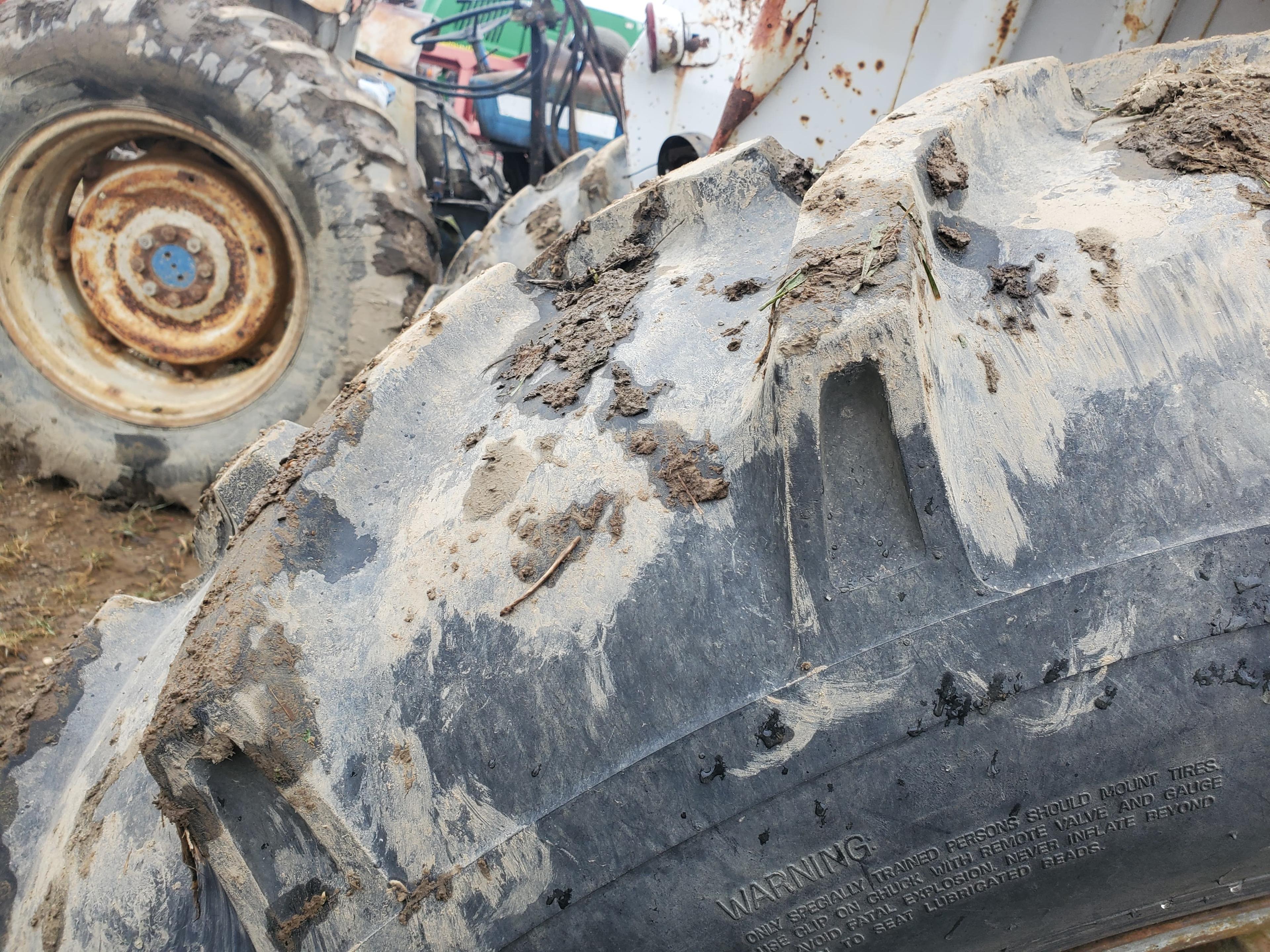 Ford 7600 2 Wheel Drive Open Station Tractor