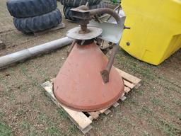 New Idea 107  3 Point Hitch Fertilizer Spreader