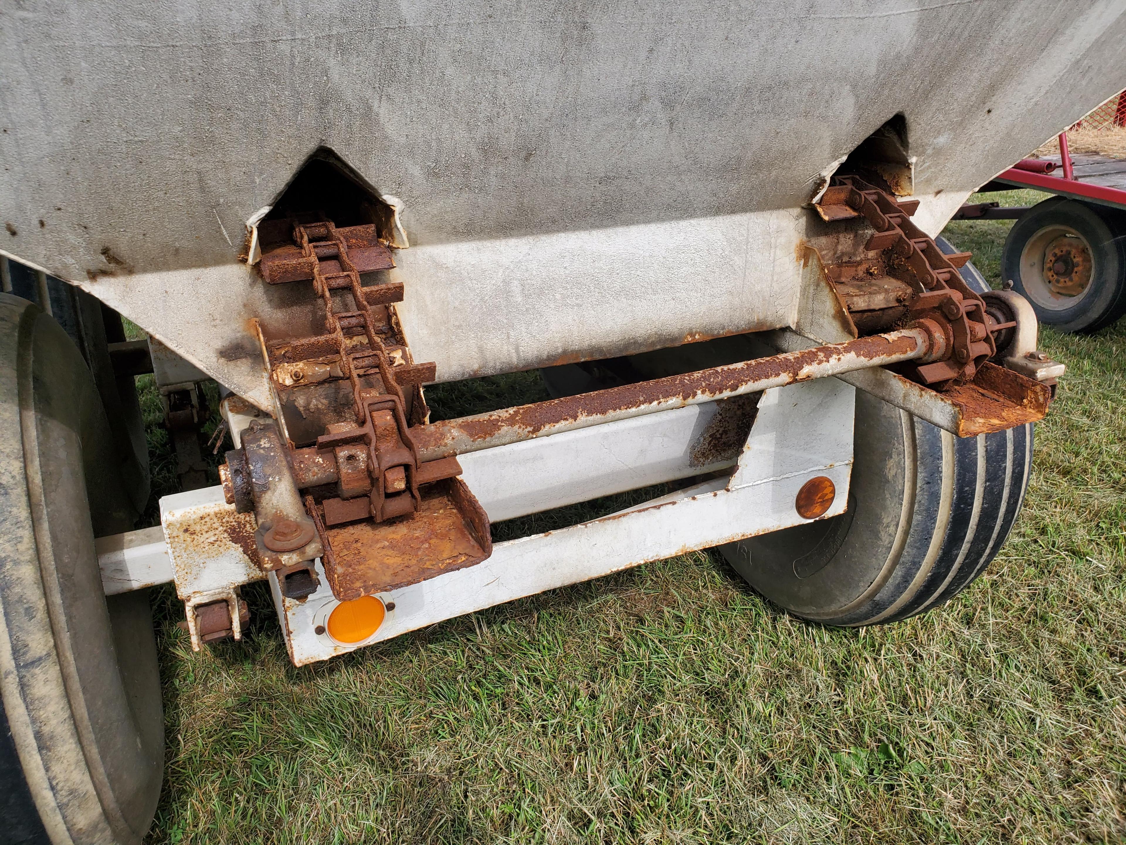 Tandem Axle Pull Type Approximately 5 Ton Fertilizer Spreader