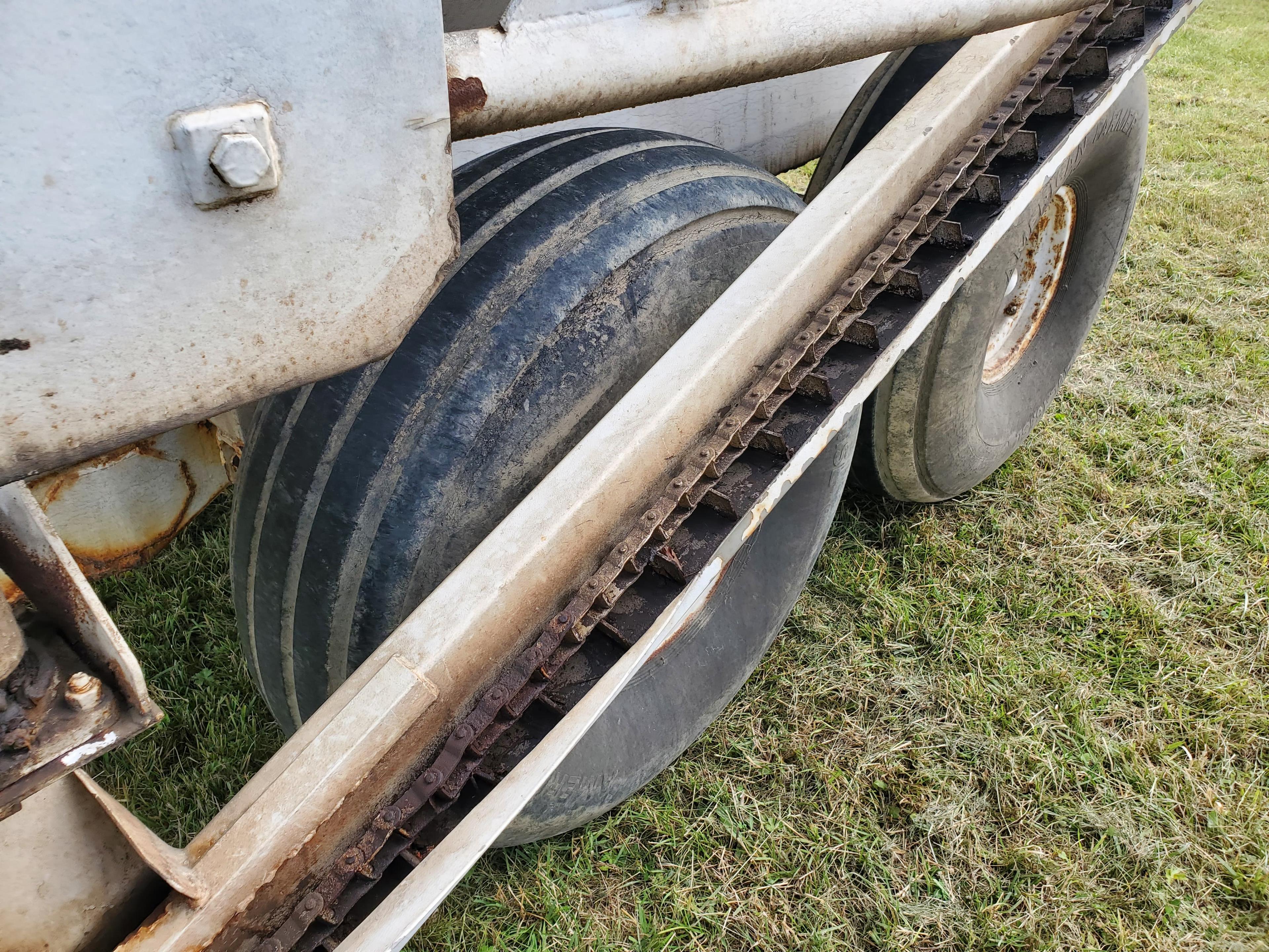 Tandem Axle Pull Type Approximately 5 Ton Fertilizer Spreader