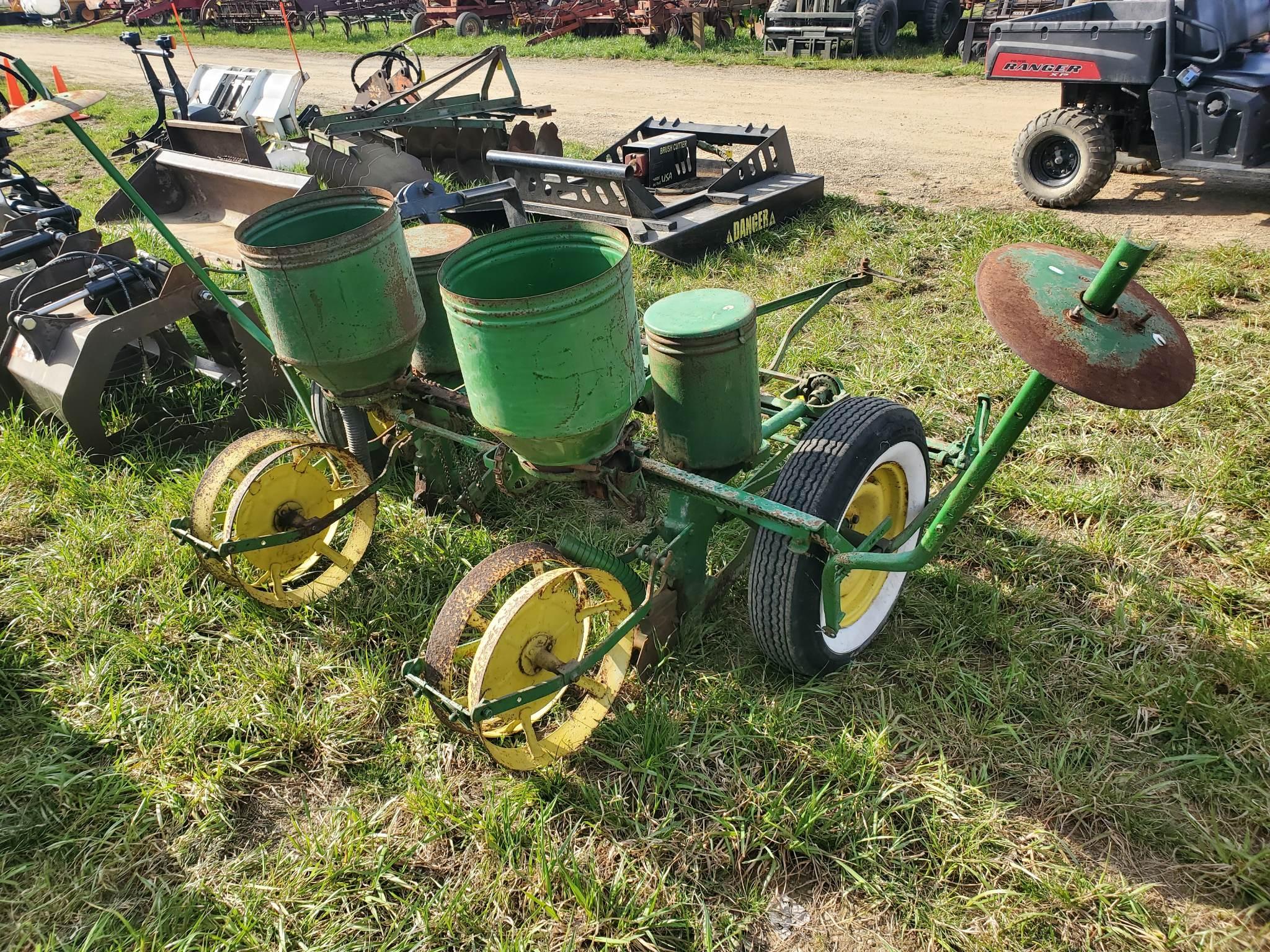 John Deere 290  2 Row 38" Pull Type Corn Planter With Plates, Dry Fertilizer