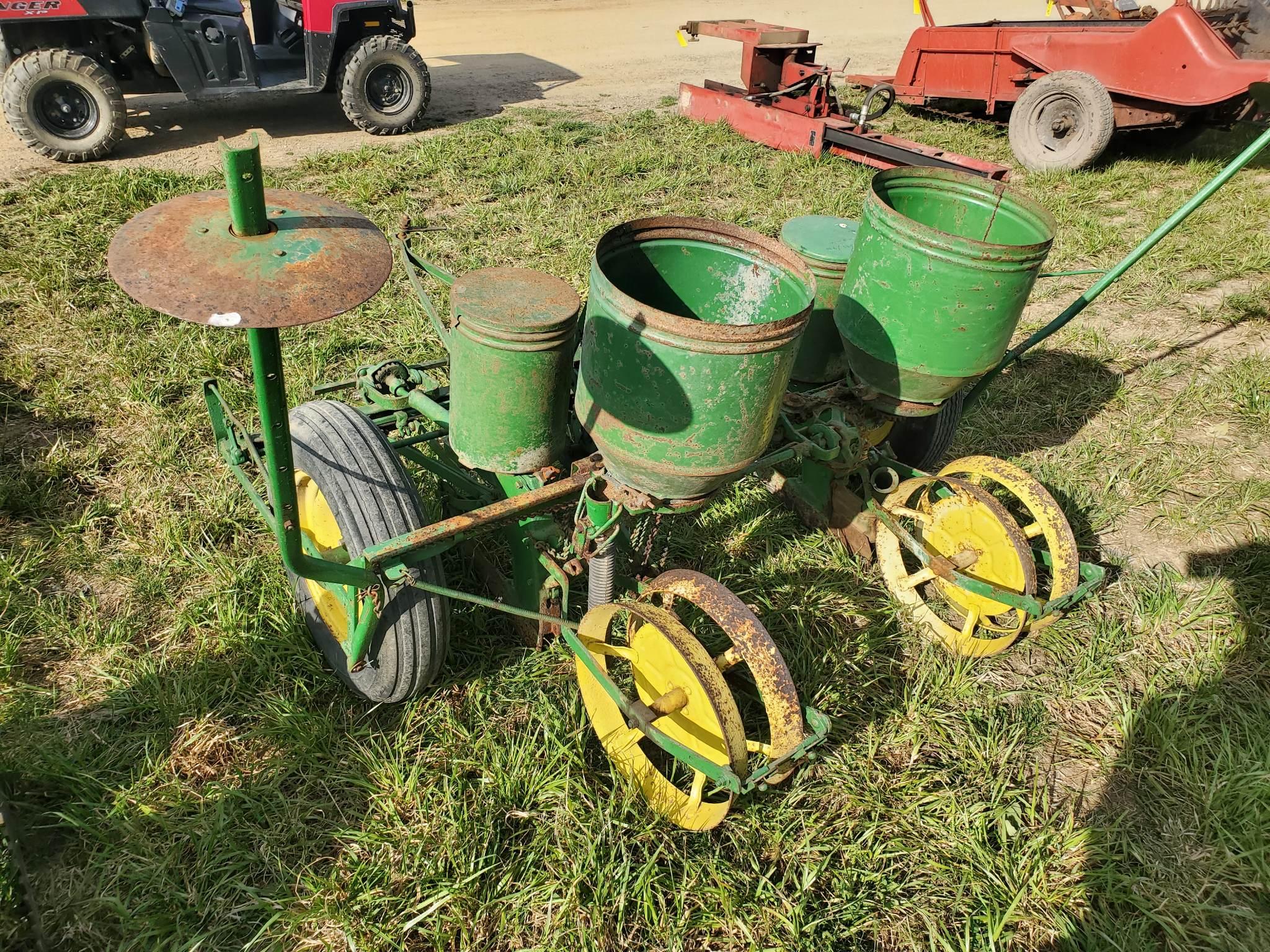 John Deere 290  2 Row 38" Pull Type Corn Planter With Plates, Dry Fertilizer