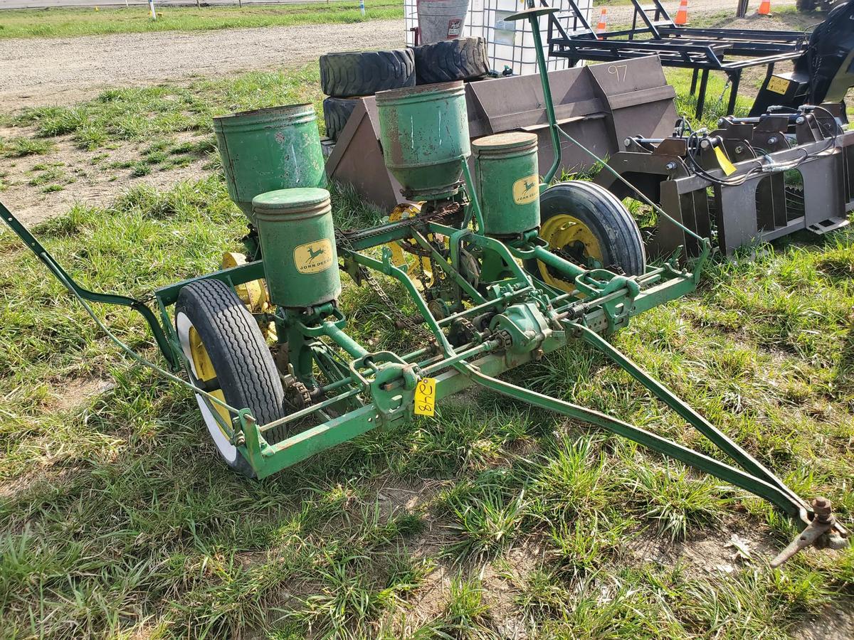 John Deere 290  2 Row 38" Pull Type Corn Planter With Plates, Dry Fertilizer
