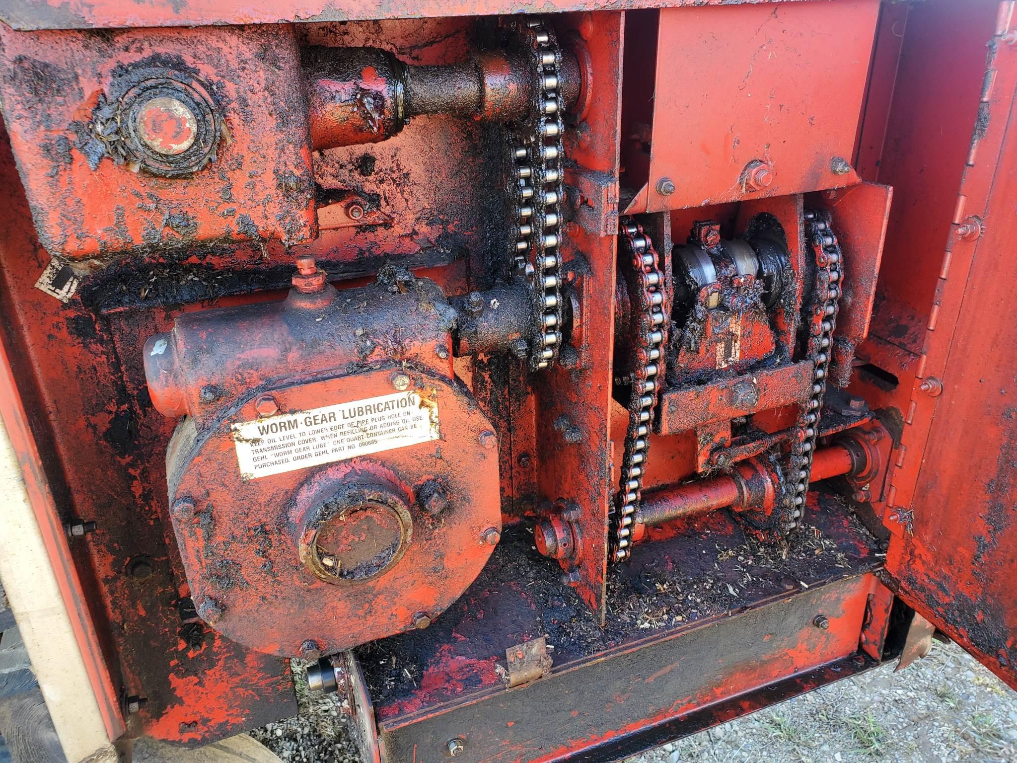 Gehl 970  16' Forage Box