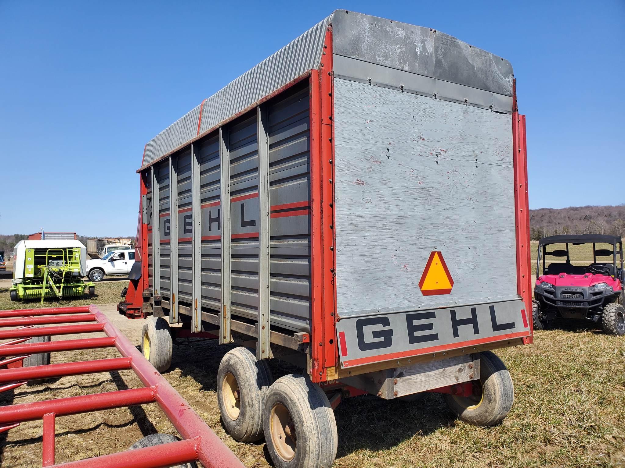 Gehl 970  16' Forage Box
