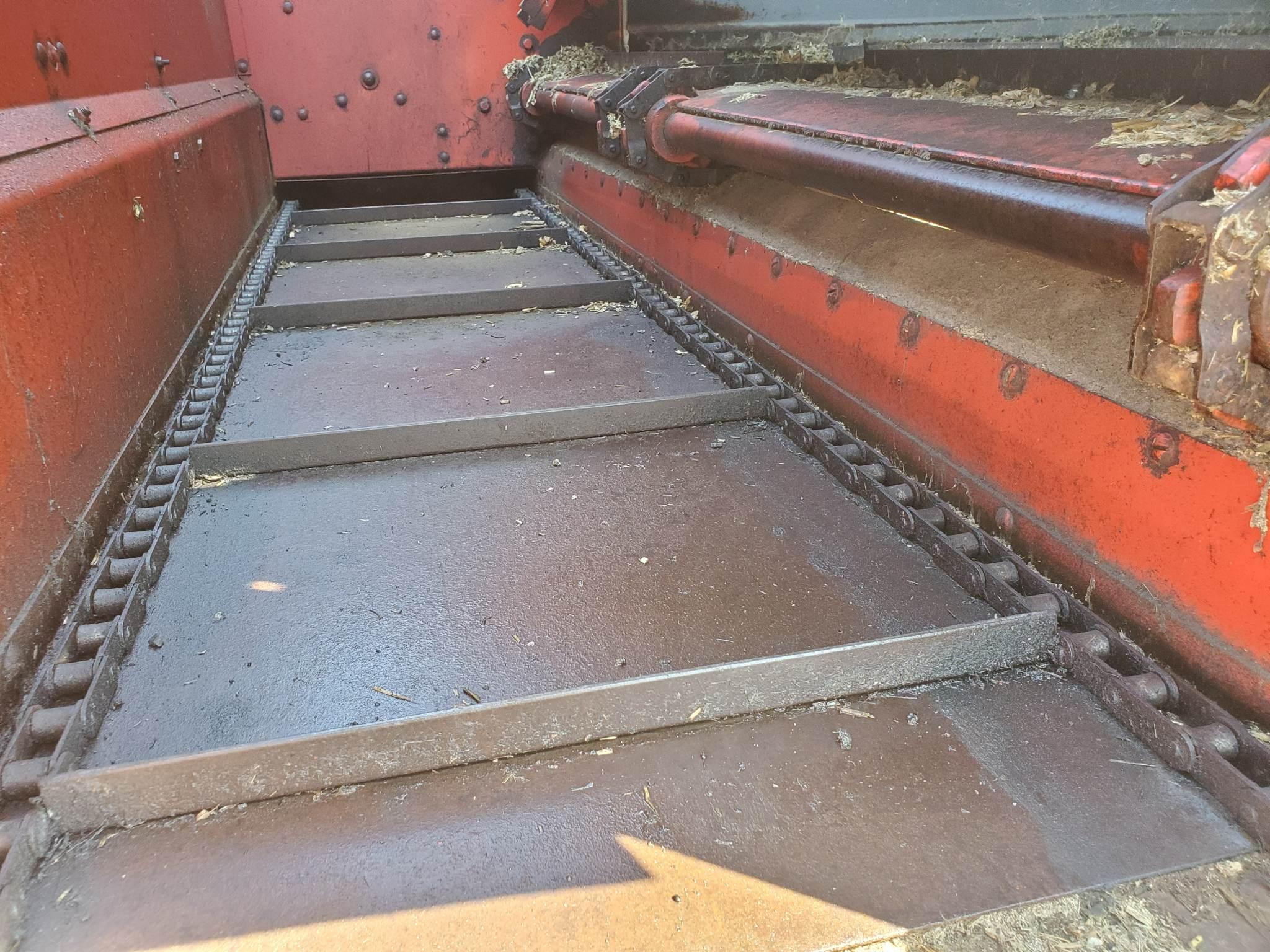 Gehl 970  16' Forage Box