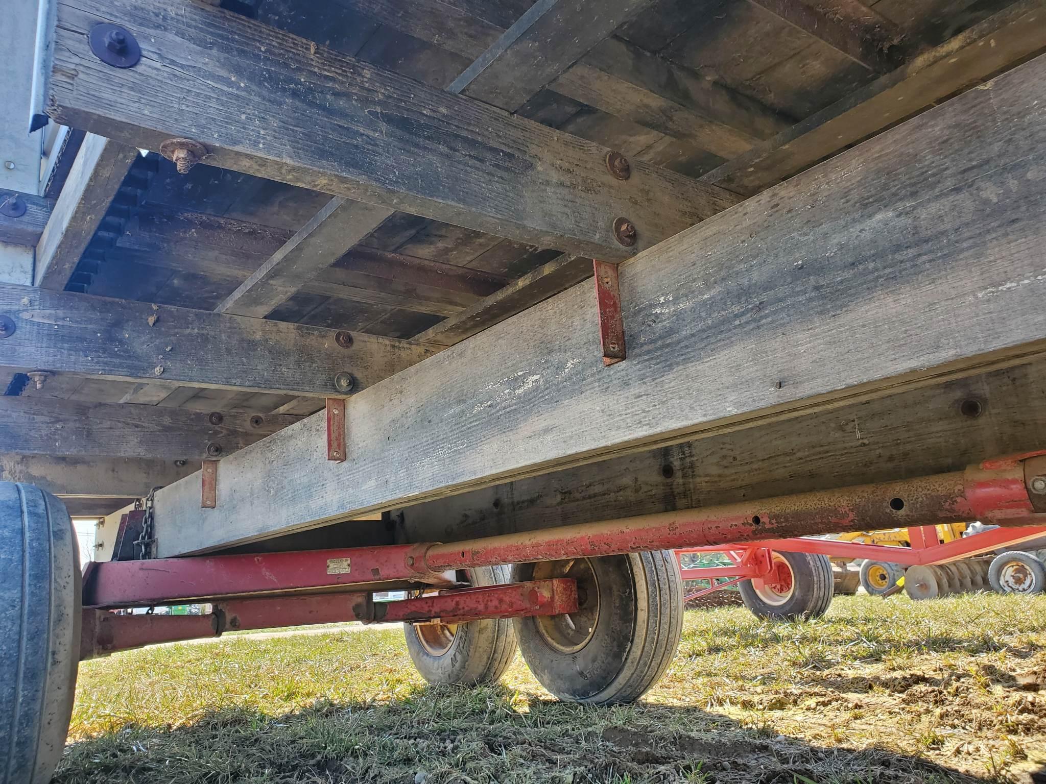 Gehl 970  16' Forage Box