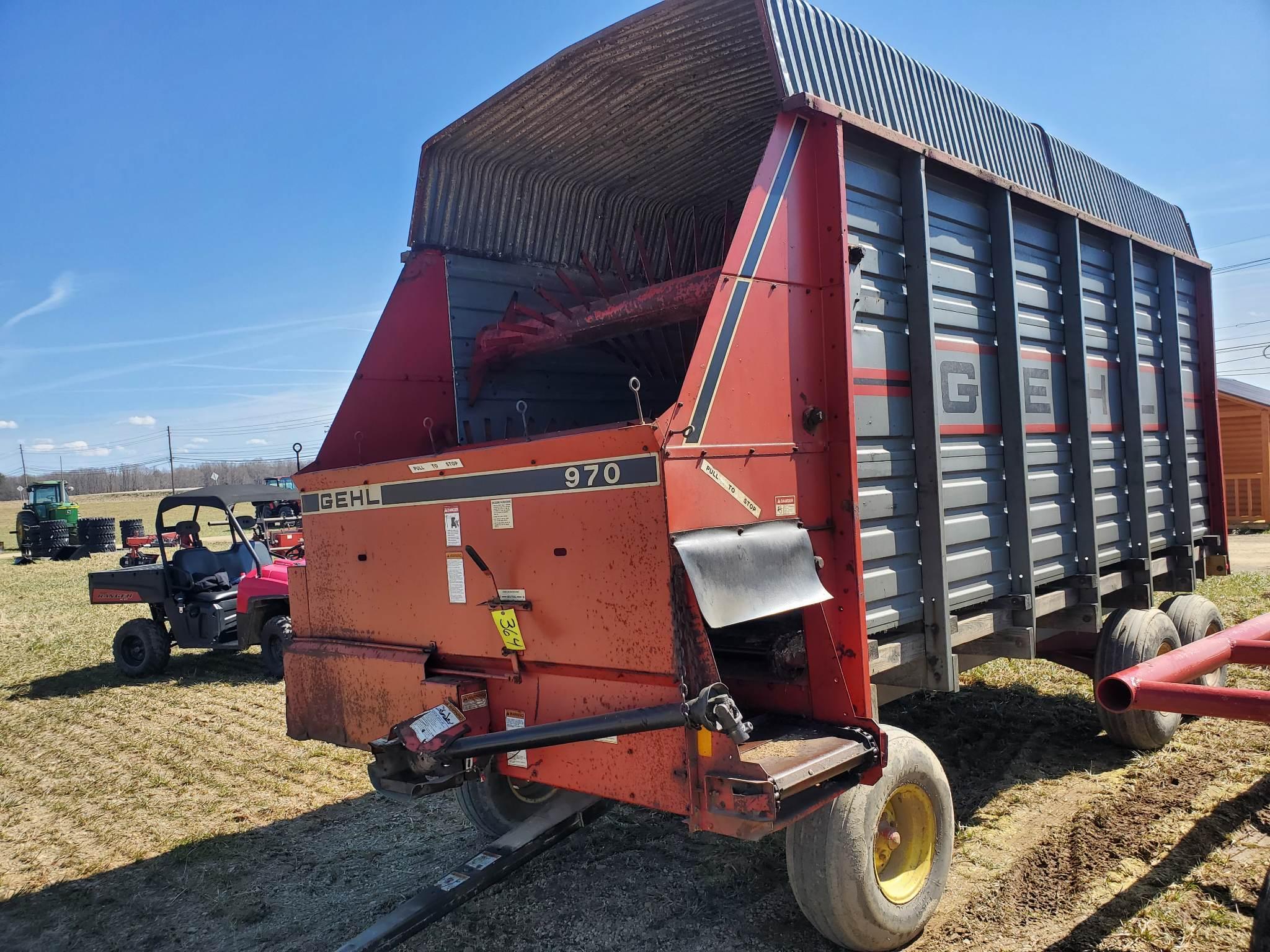 Gehl 970  16' Forage Box