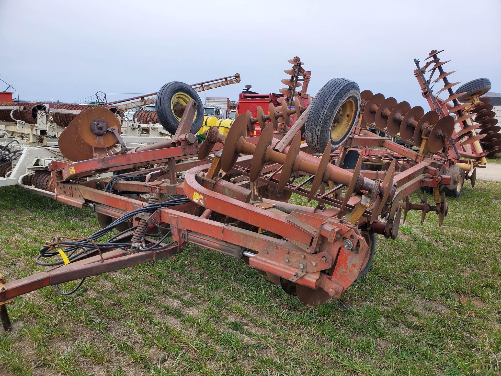 Kewanee 1020  18' Hydraulic Wing Fold Disk