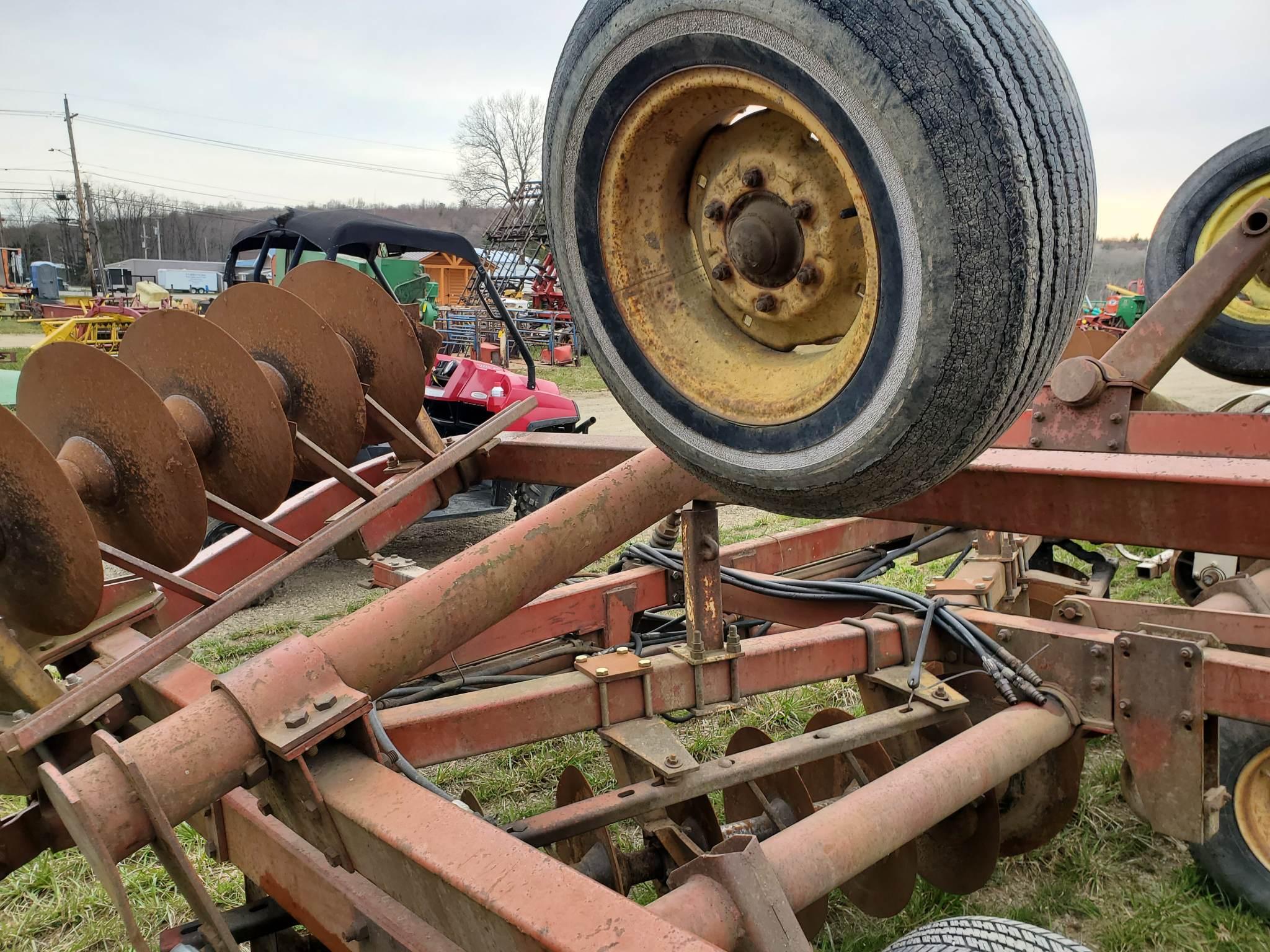 Kewanee 1020  18' Hydraulic Wing Fold Disk