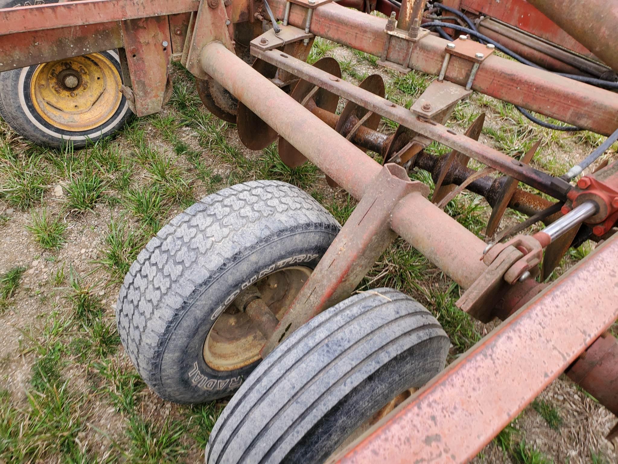 Kewanee 1020  18' Hydraulic Wing Fold Disk