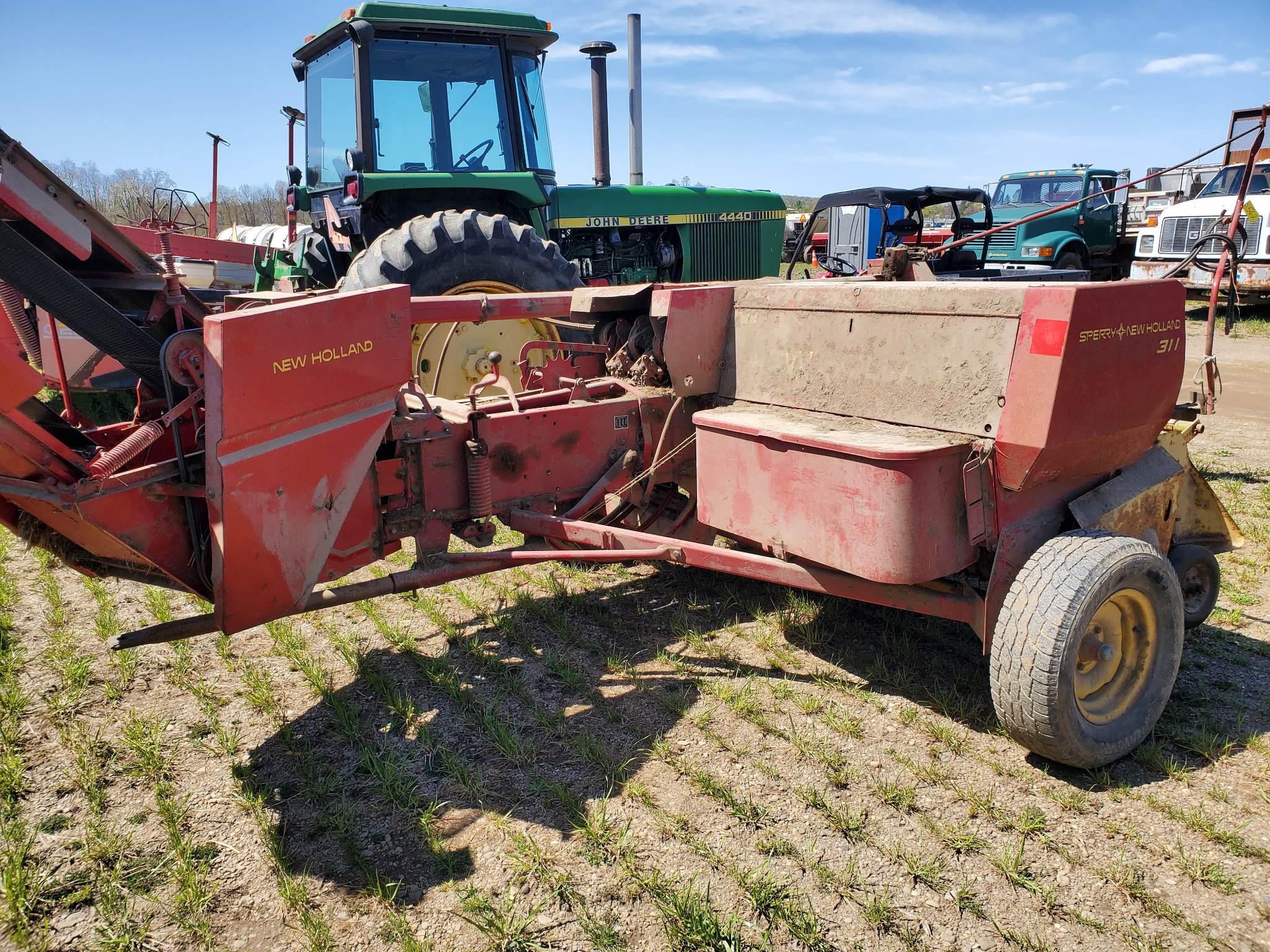 New Holland 311 Baler With Model 70 Thrower
