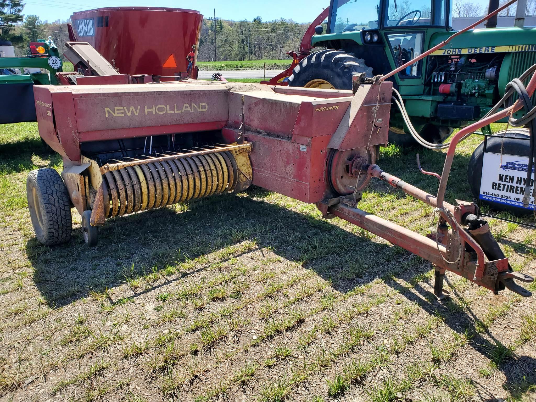 New Holland 311 Baler With Model 70 Thrower