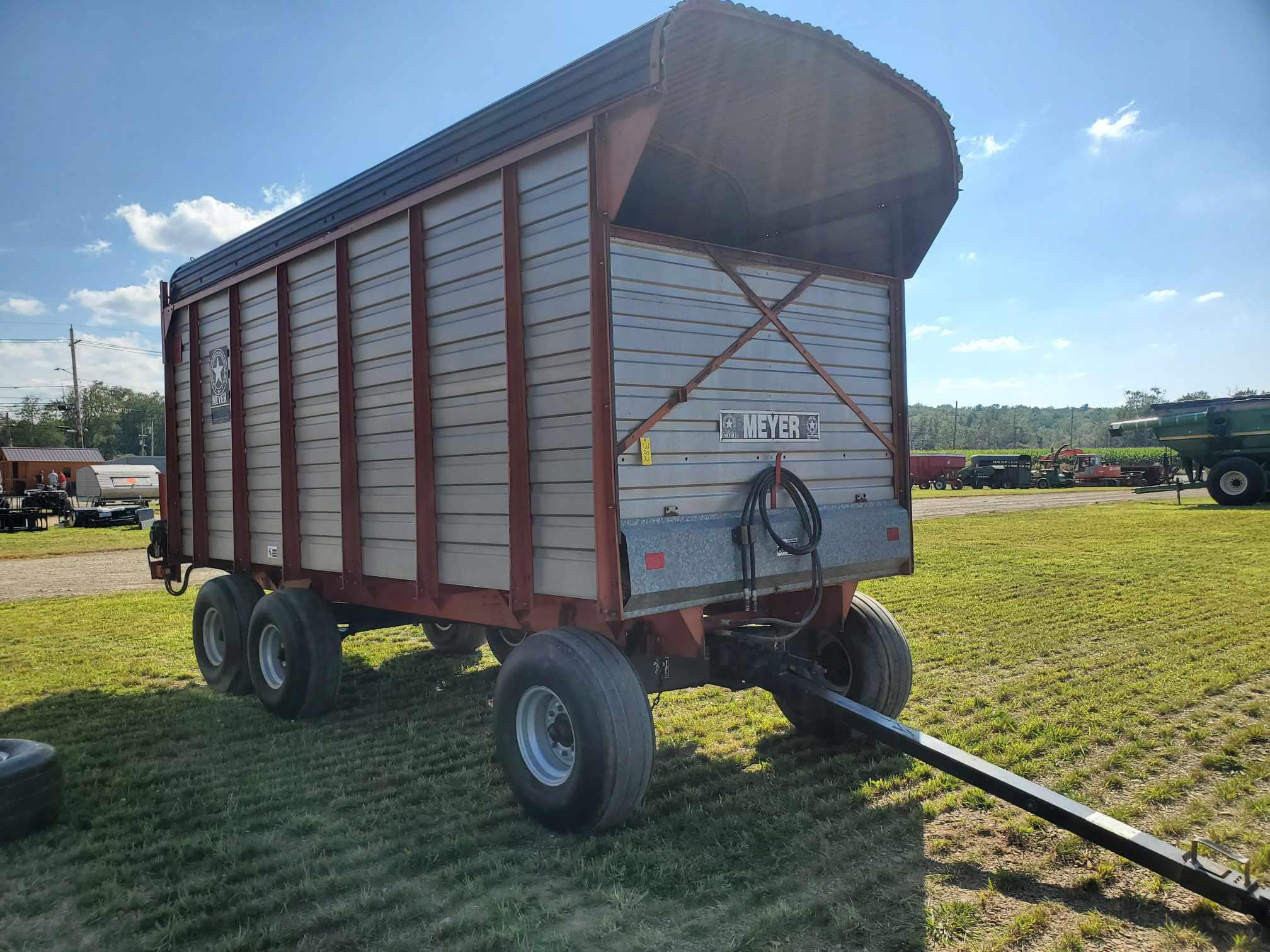 Meyer 3518 Rear Unload 18' Forage Wagon With Miller/Badger 14 Ton Tandem Gear