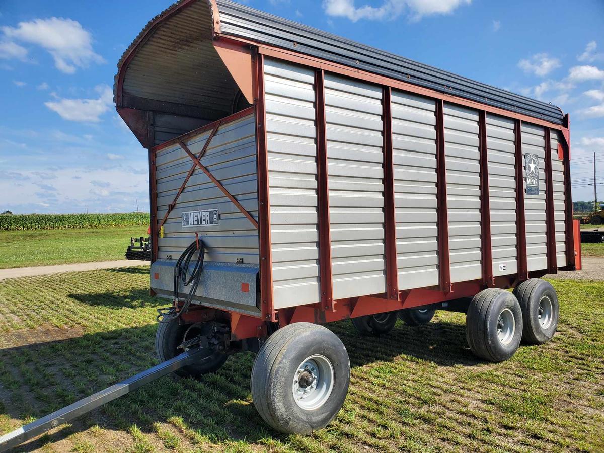 Meyer 3518 Rear Unload 18' Forage Wagon With Miller/Badger 14 Ton Tandem Gear
