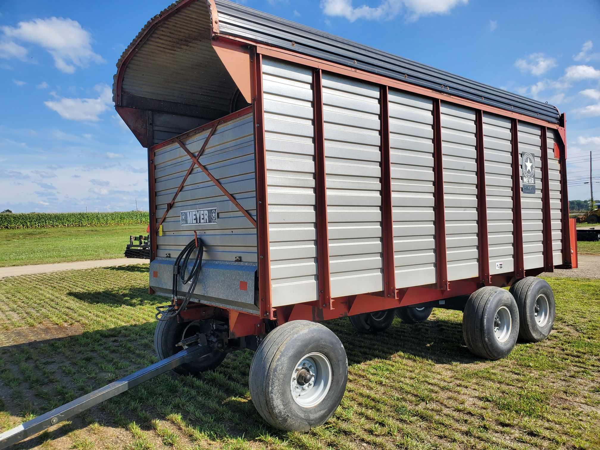 Meyer 3518 Rear Unload 18' Forage Wagon With Miller/Badger 14 Ton Tandem Gear