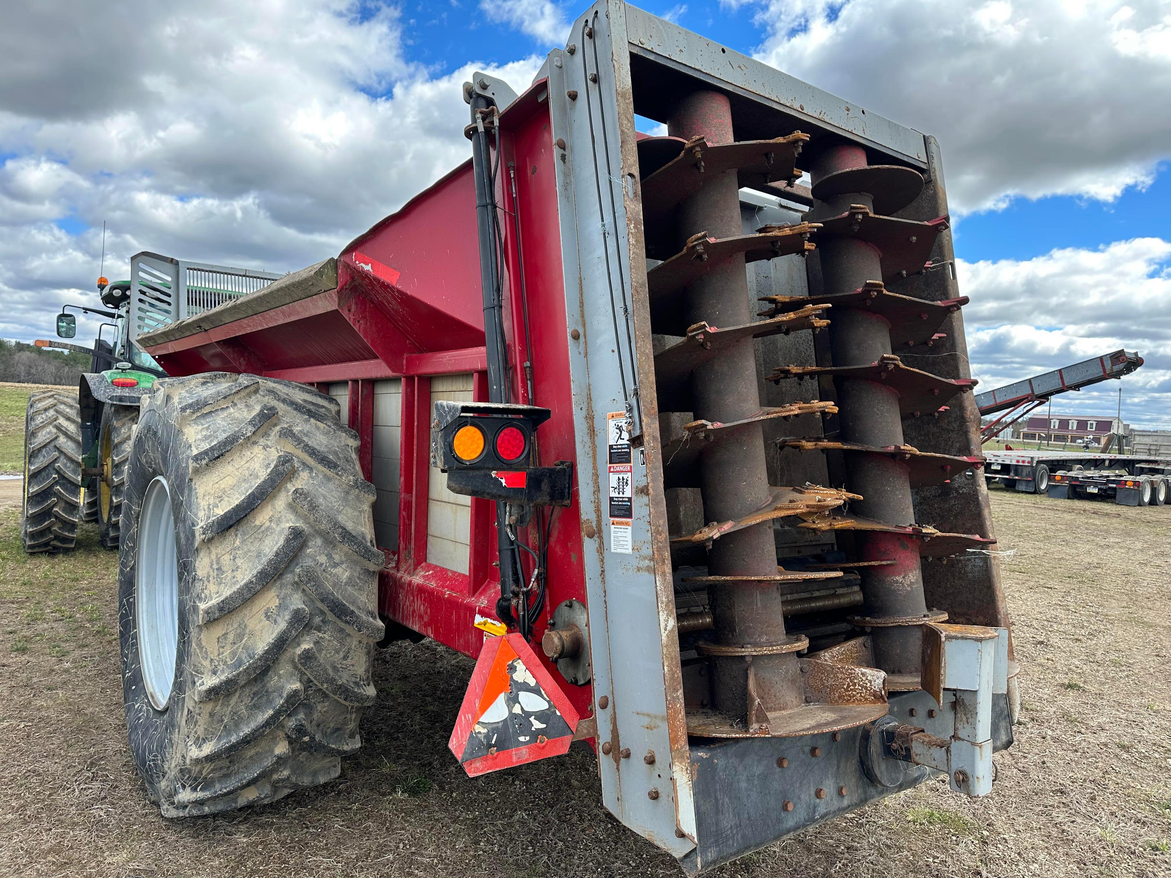 Tubeline Nitro 600 Vertical Beater Manure Spreader