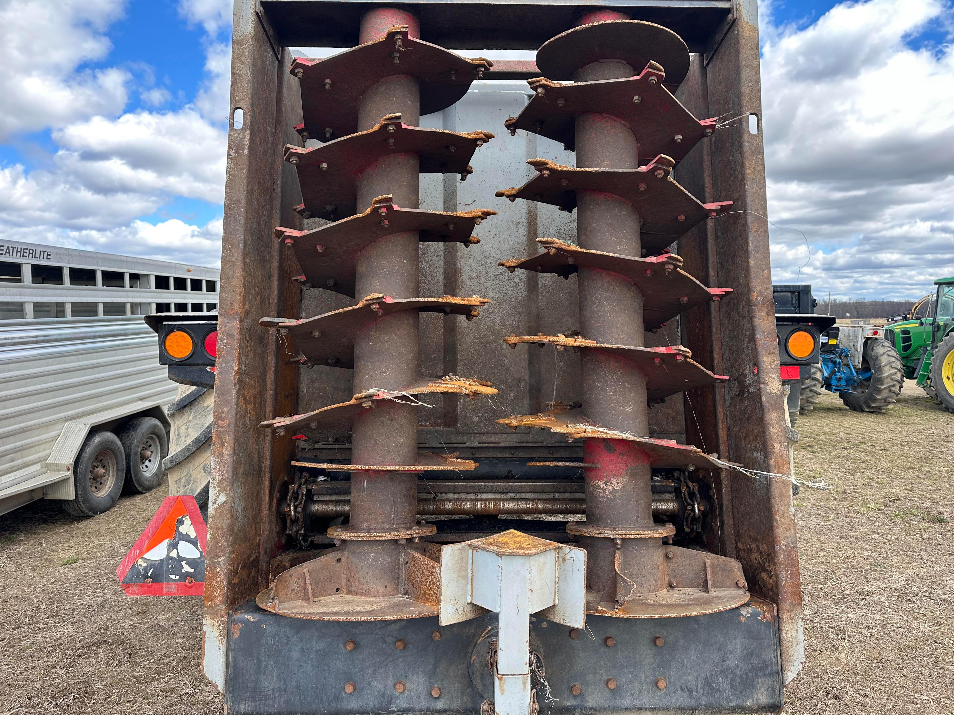 Tubeline Nitro 600 Vertical Beater Manure Spreader