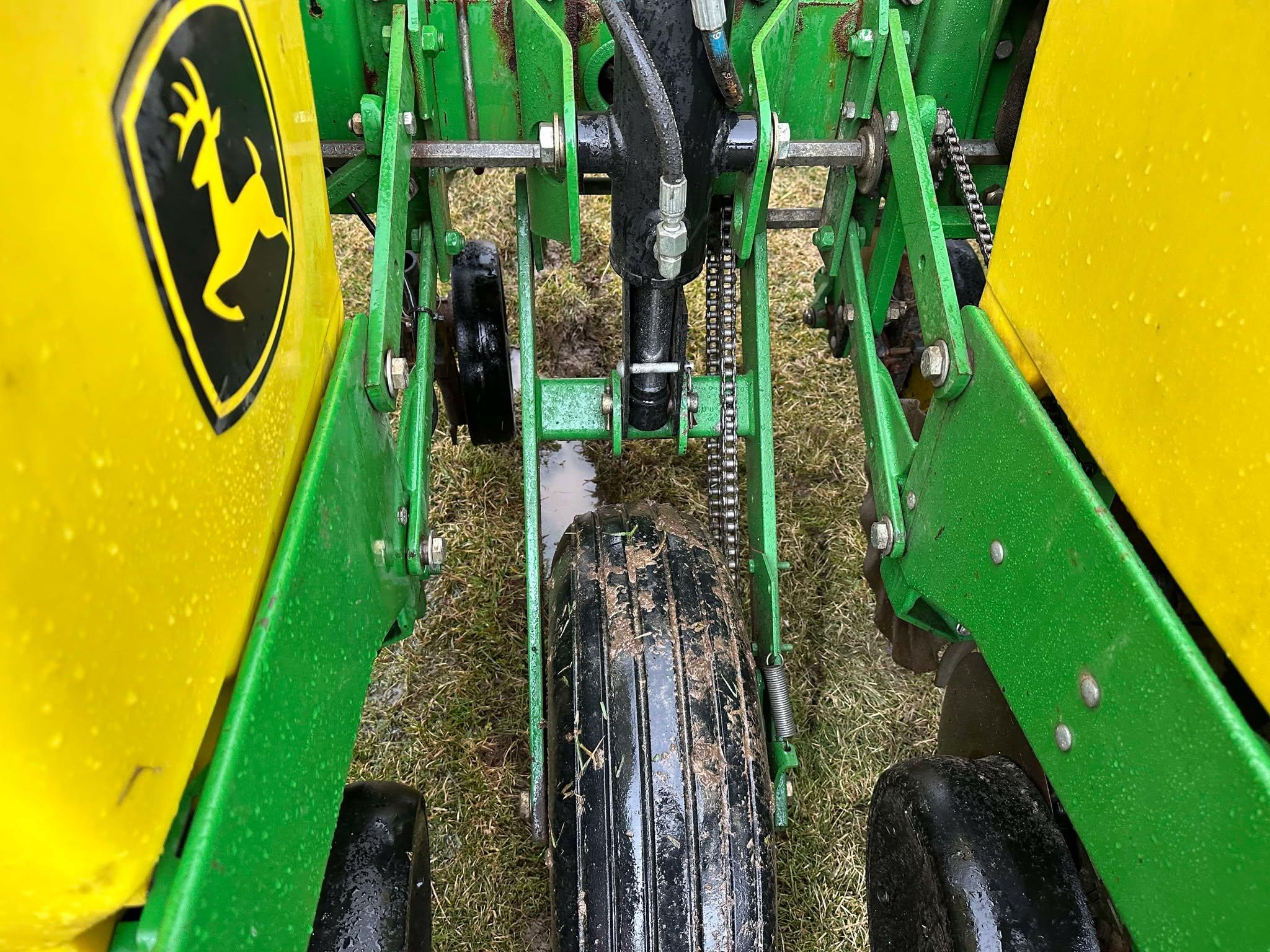 John Deere 1750 Conservation 6X30 No Till Planter