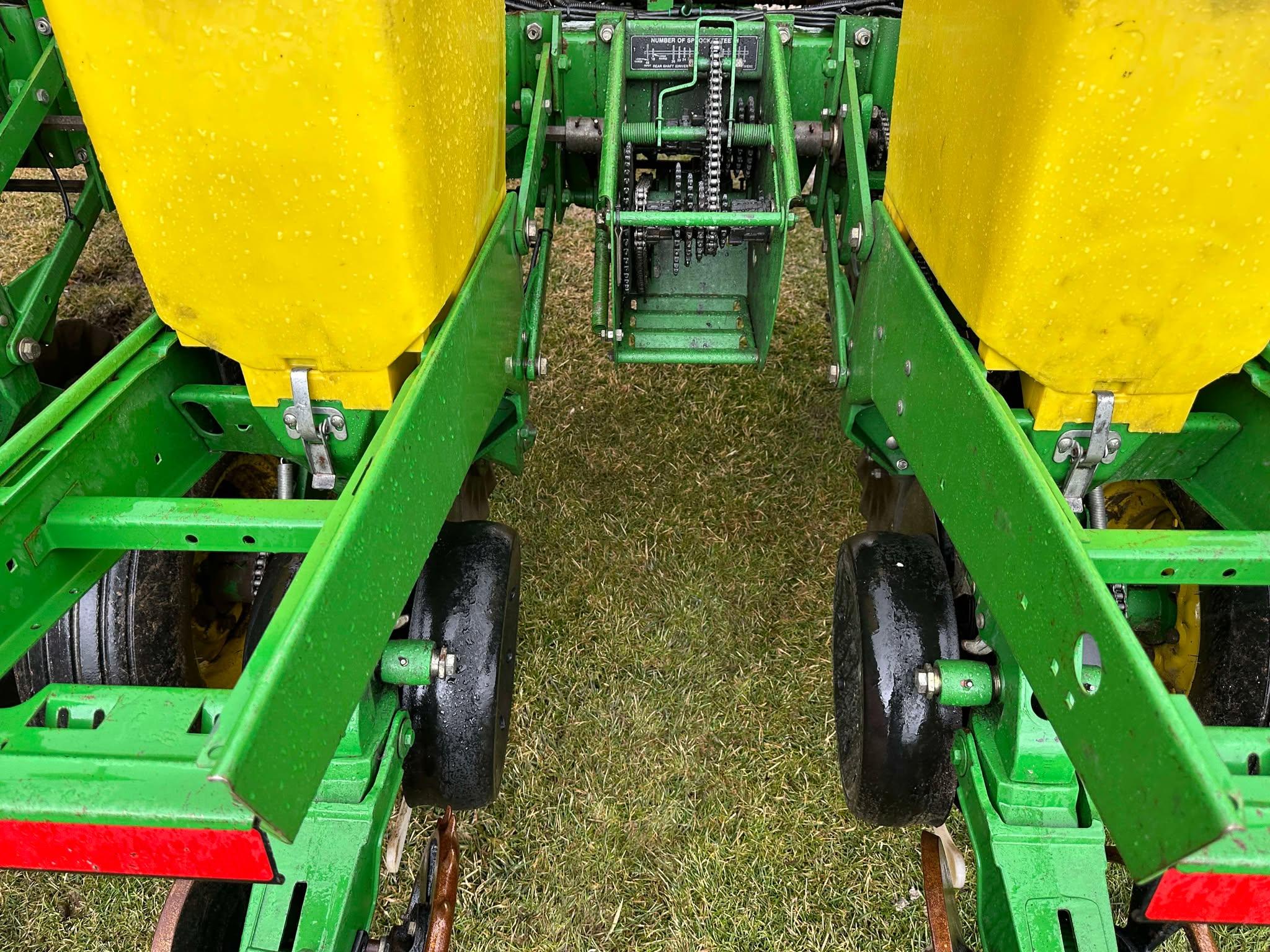 John Deere 1750 Conservation 6X30 No Till Planter