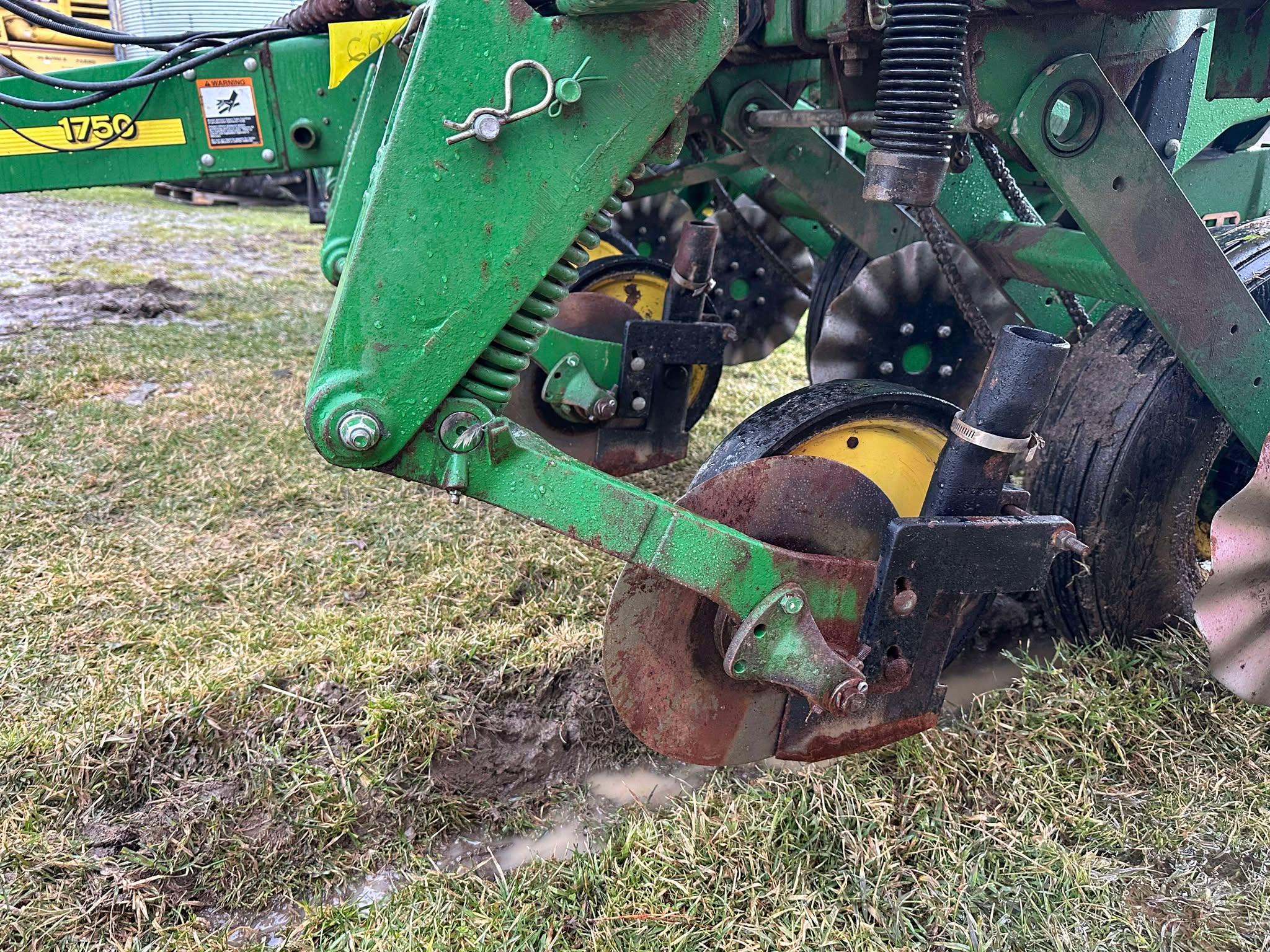 John Deere 1750 Conservation 6X30 No Till Planter