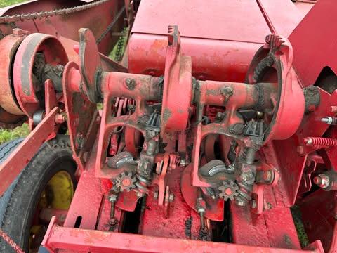 NH 273 Square Baler