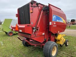 New Holland BR7060 Round Baler