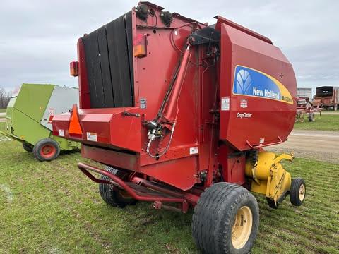 New Holland BR7060 Round Baler