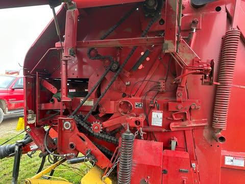 New Holland BR7060 Round Baler