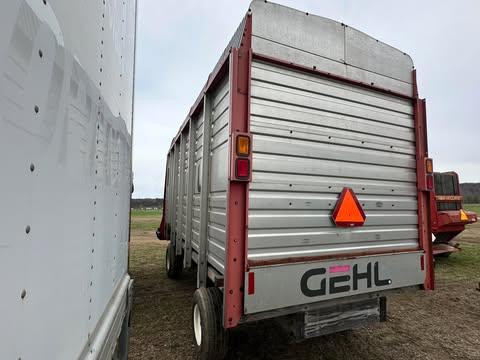 Gehl 980 16’ Forage Box